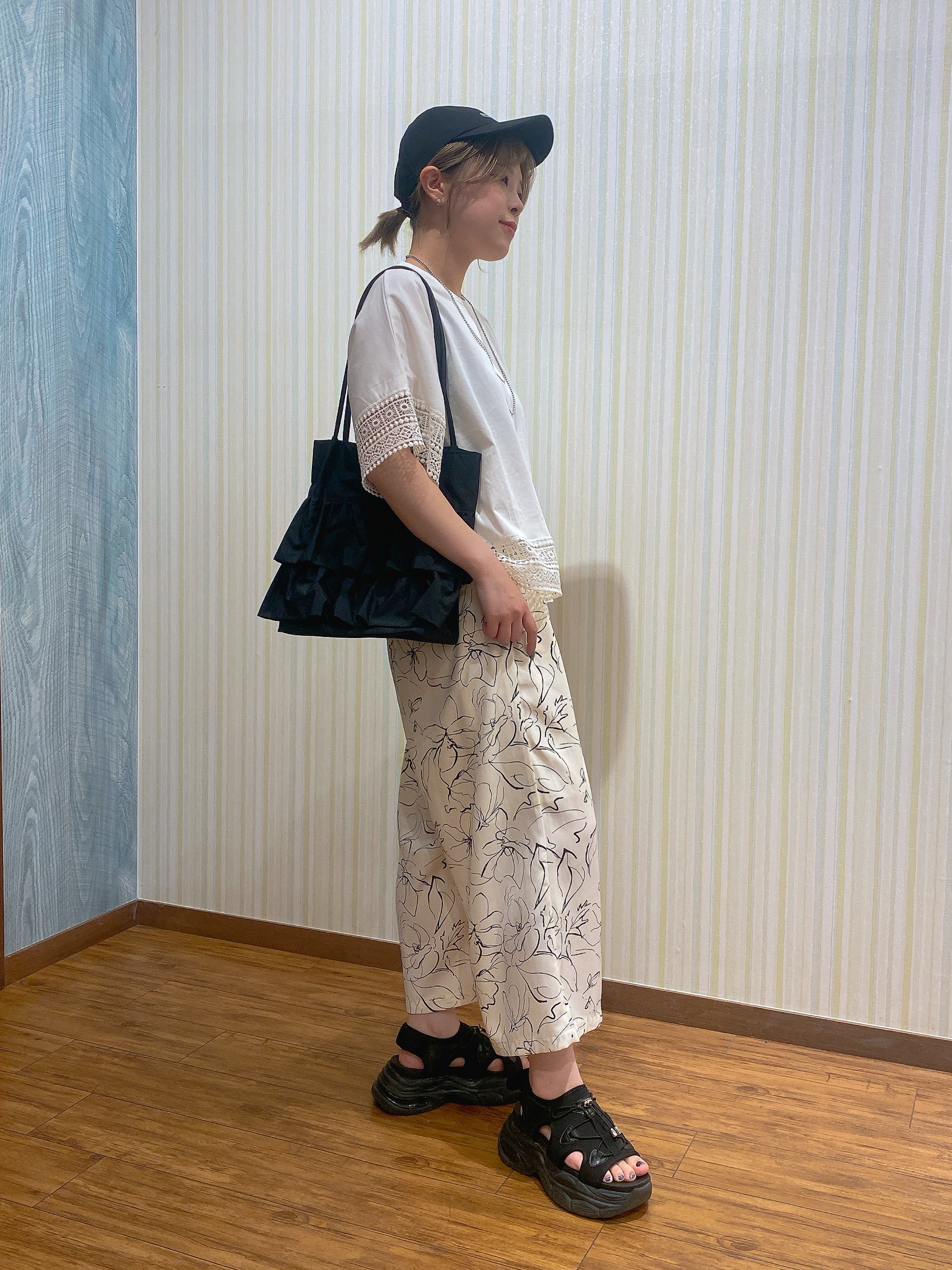 ayaさんの「SHOO･LA･RUE｜【洗濯機可/体型カバー/S-LL】レース使いがポイント デザインTシャツ」を使ったコーディネート