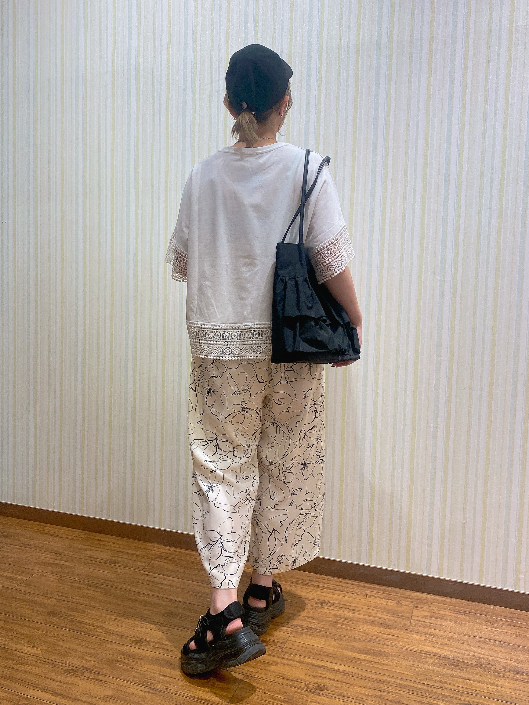 ayaさんの「SHOO･LA･RUE｜【洗濯機可/体型カバー/S-LL】レース使いがポイント デザインTシャツ」を使ったコーディネート