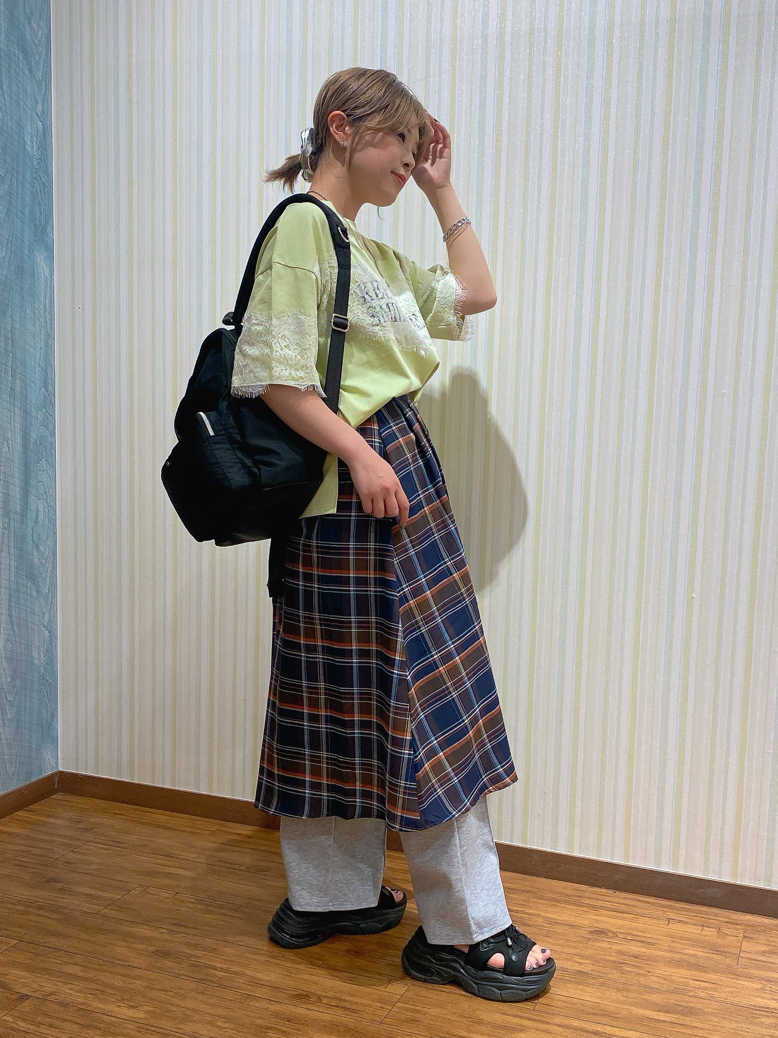 ayaさんの「SHOO･LA･RUE｜【洗濯機可】レースデザインでこなれ見え ロゴプリントTシャツ」を使ったコーディネート