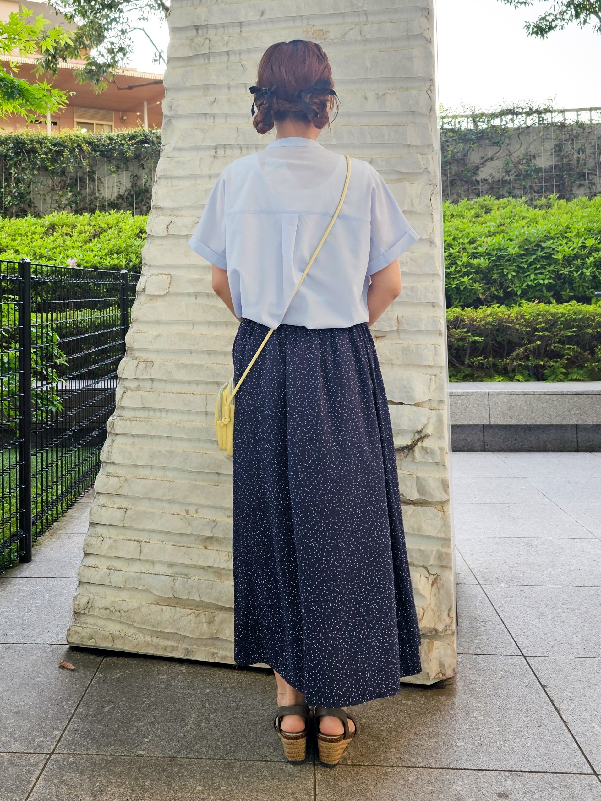 ゆゆさんの「SHOO･LA･RUE｜【通気性〇/UV/S-LL】風が通り抜ける 半袖バンドカラーシアーシャツ」を使ったコーディネート