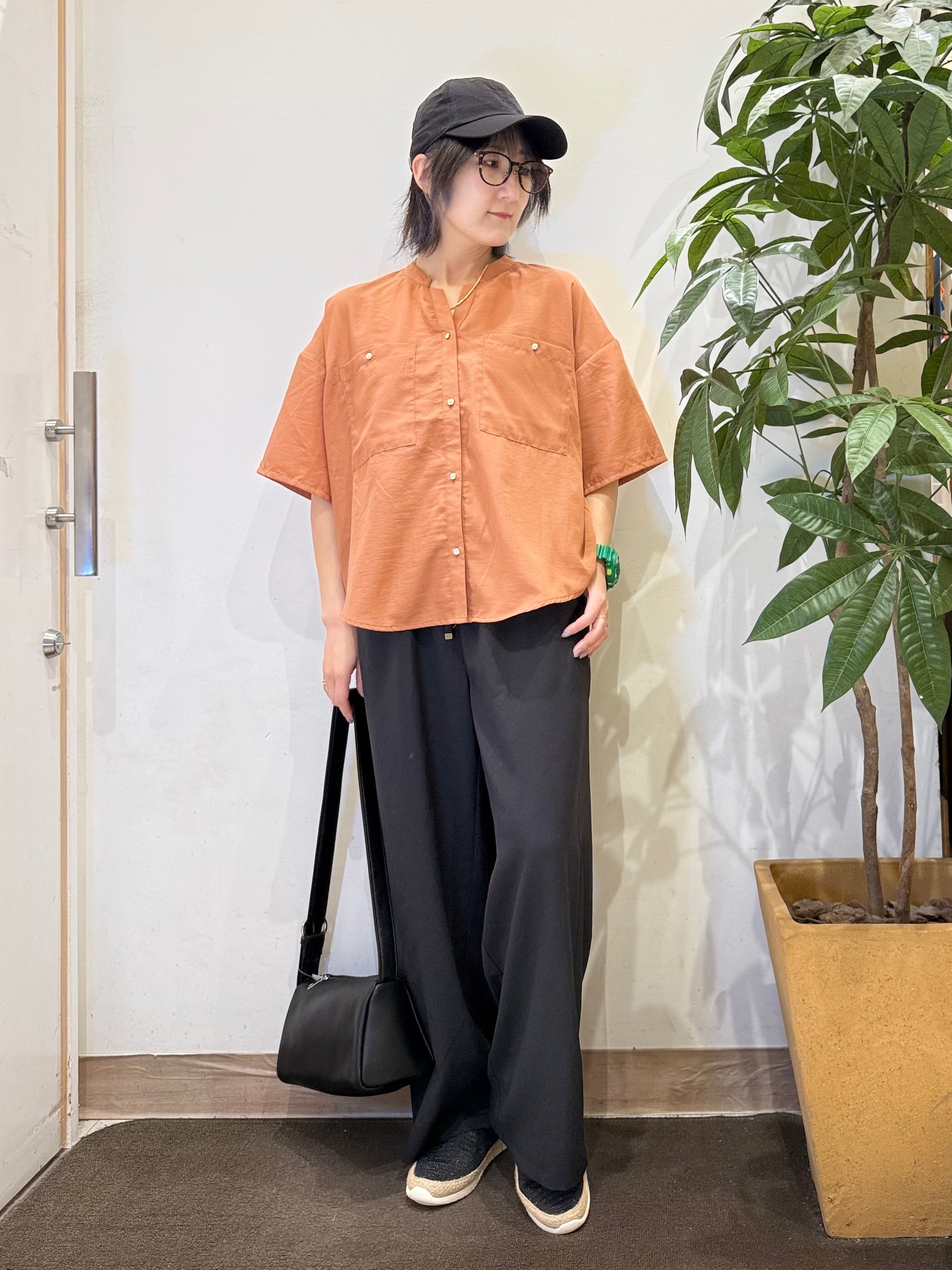 misakiさんの「SHOO･LA･RUE｜【洗濯機可/S-LL】大人の抜け感 ゆるっと5分袖シャツ」を使ったコーディネート