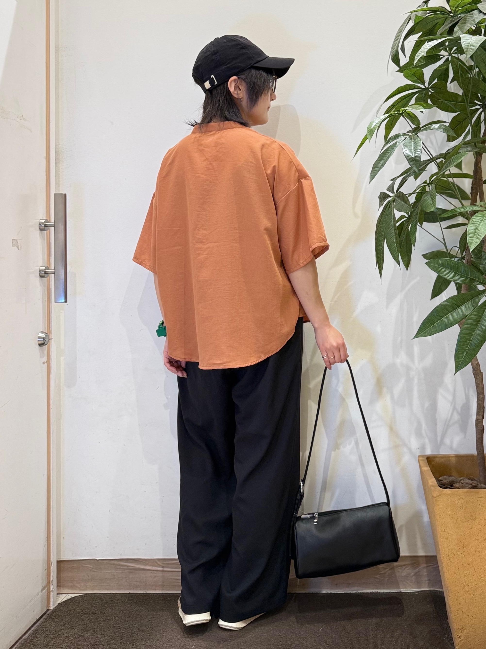 misakiさんの「SHOO･LA･RUE｜【洗濯機可/S-LL】大人の抜け感 ゆるっと5分袖シャツ」を使ったコーディネート