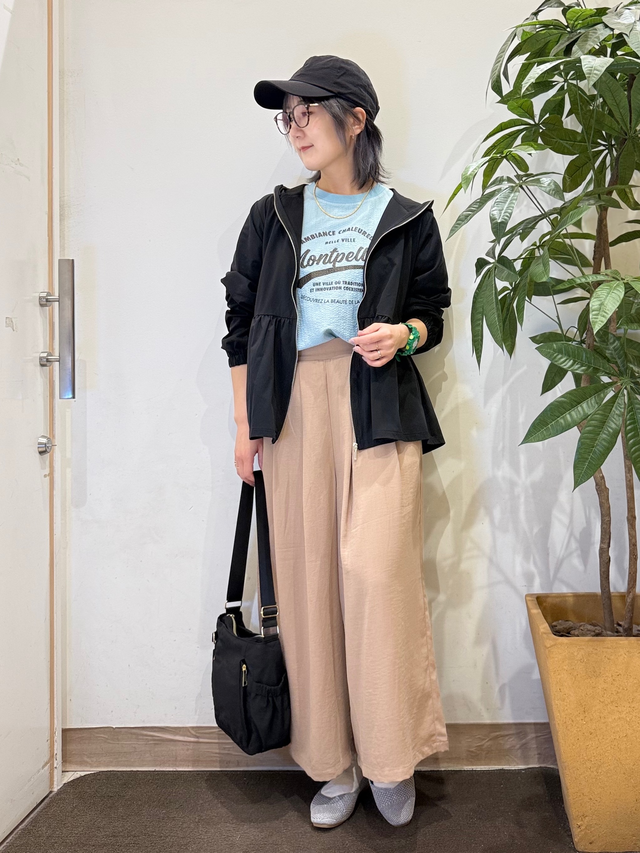 misakiさんの「SHOO･LA･RUE｜【S-LL/体型カバー】日焼け対策にも女性らしさを UVカットペプラムパーカ」を使ったコーディネート
