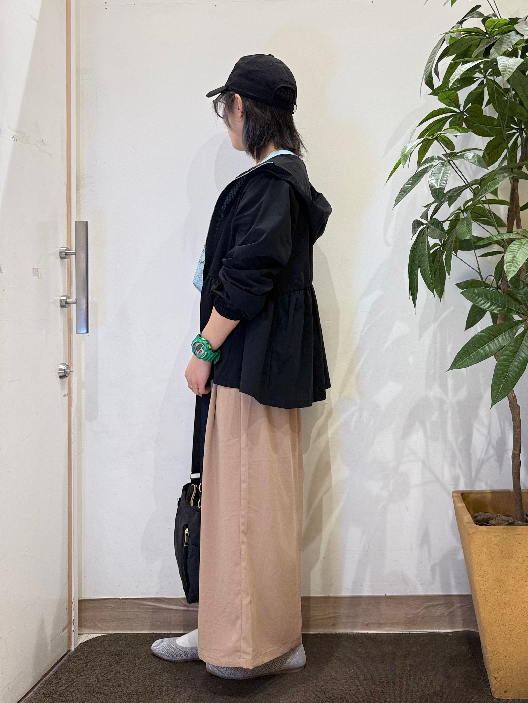 misakiさんの「SHOO･LA･RUE｜【S-LL/体型カバー】日焼け対策にも女性らしさを UVカットペプラムパーカ」を使ったコーディネート