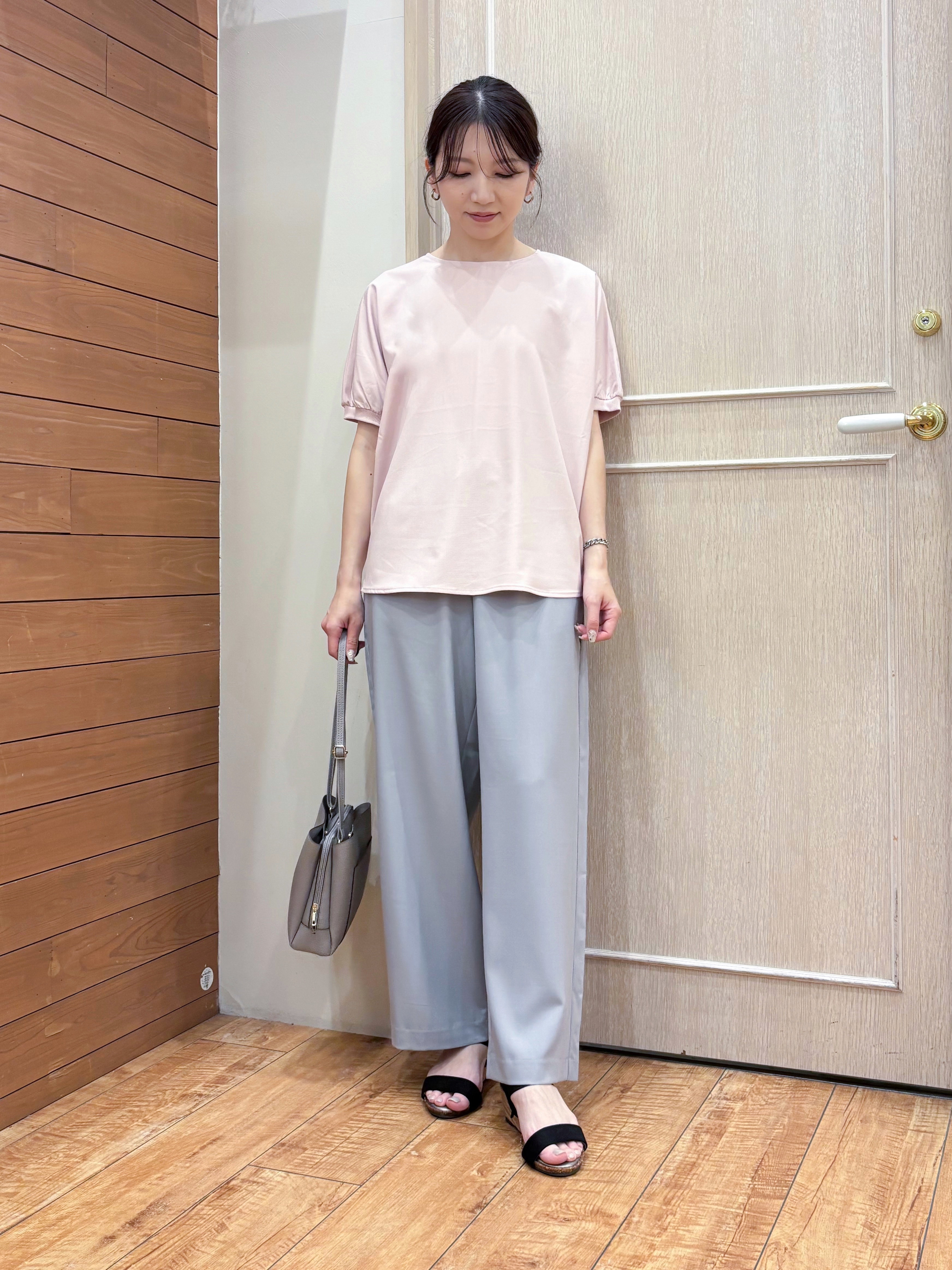 なみさんの「SHOO･LA･RUE｜【洗濯後しわになりにくい】インせず着られる さらっとタッチのドルマンブラウス」を使ったコーディネート