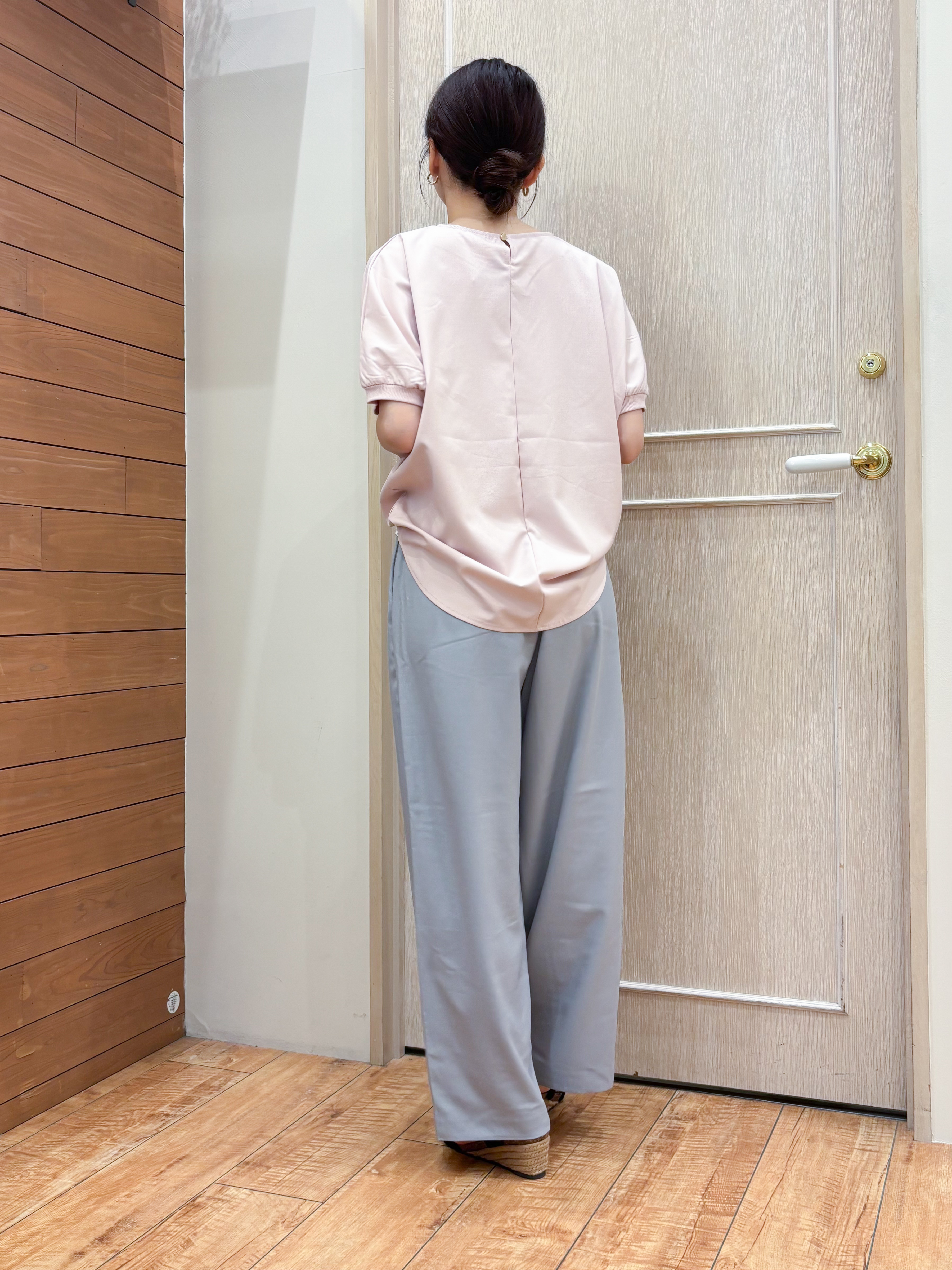 なみさんの「SHOO･LA･RUE｜【洗濯後しわになりにくい】インせず着られる さらっとタッチのドルマンブラウス」を使ったコーディネート