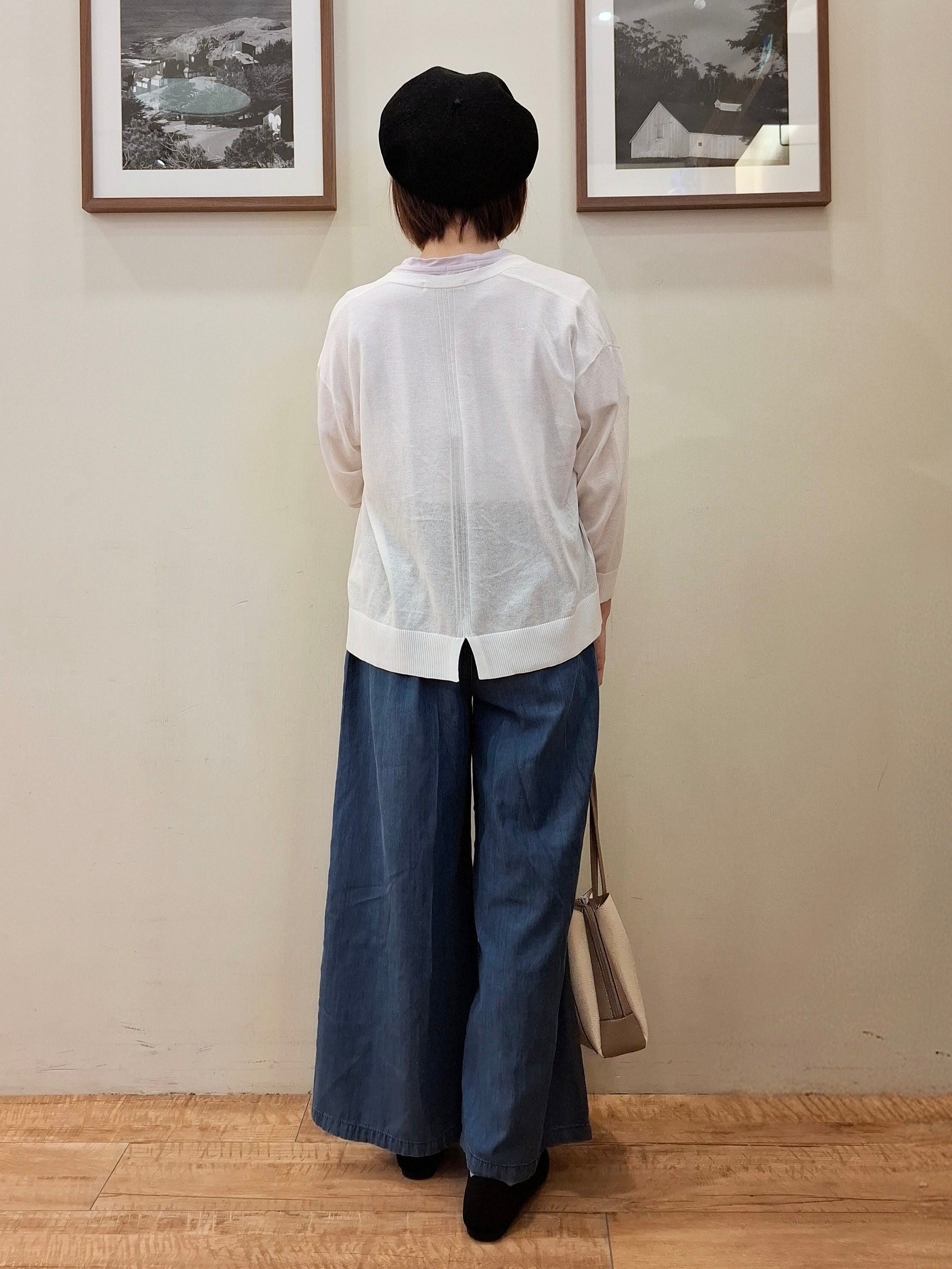 まあるさんの「SHOO･LA･RUE｜【洗濯機可/S-LL】オンにもオフにも マルチに使えるボタンレスカーディガン」を使ったコーディネート