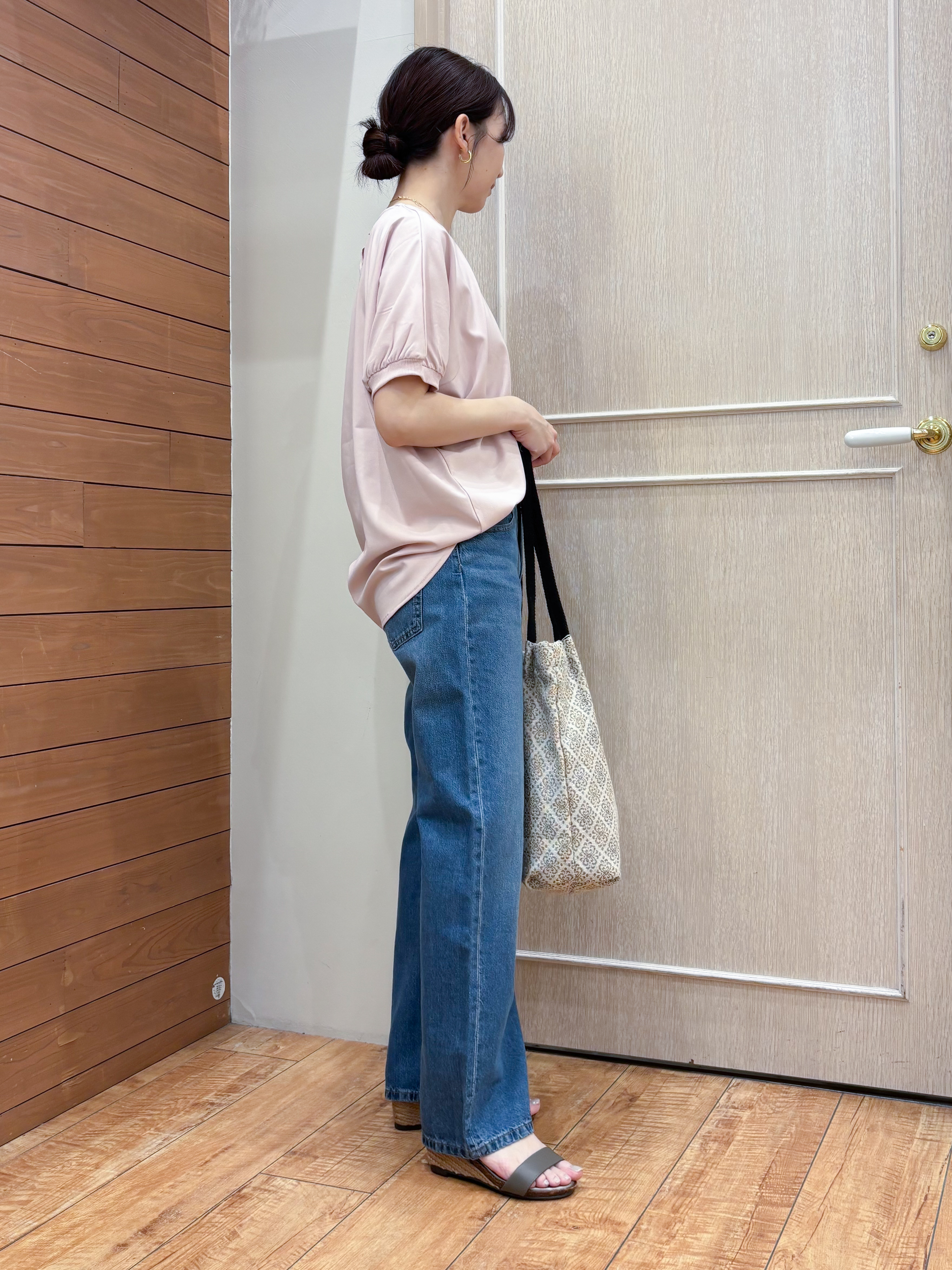 なみさんの「SHOO･LA･RUE｜【洗濯後しわになりにくい】インせず着られる さらっとタッチのドルマンブラウス」を使ったコーディネート
