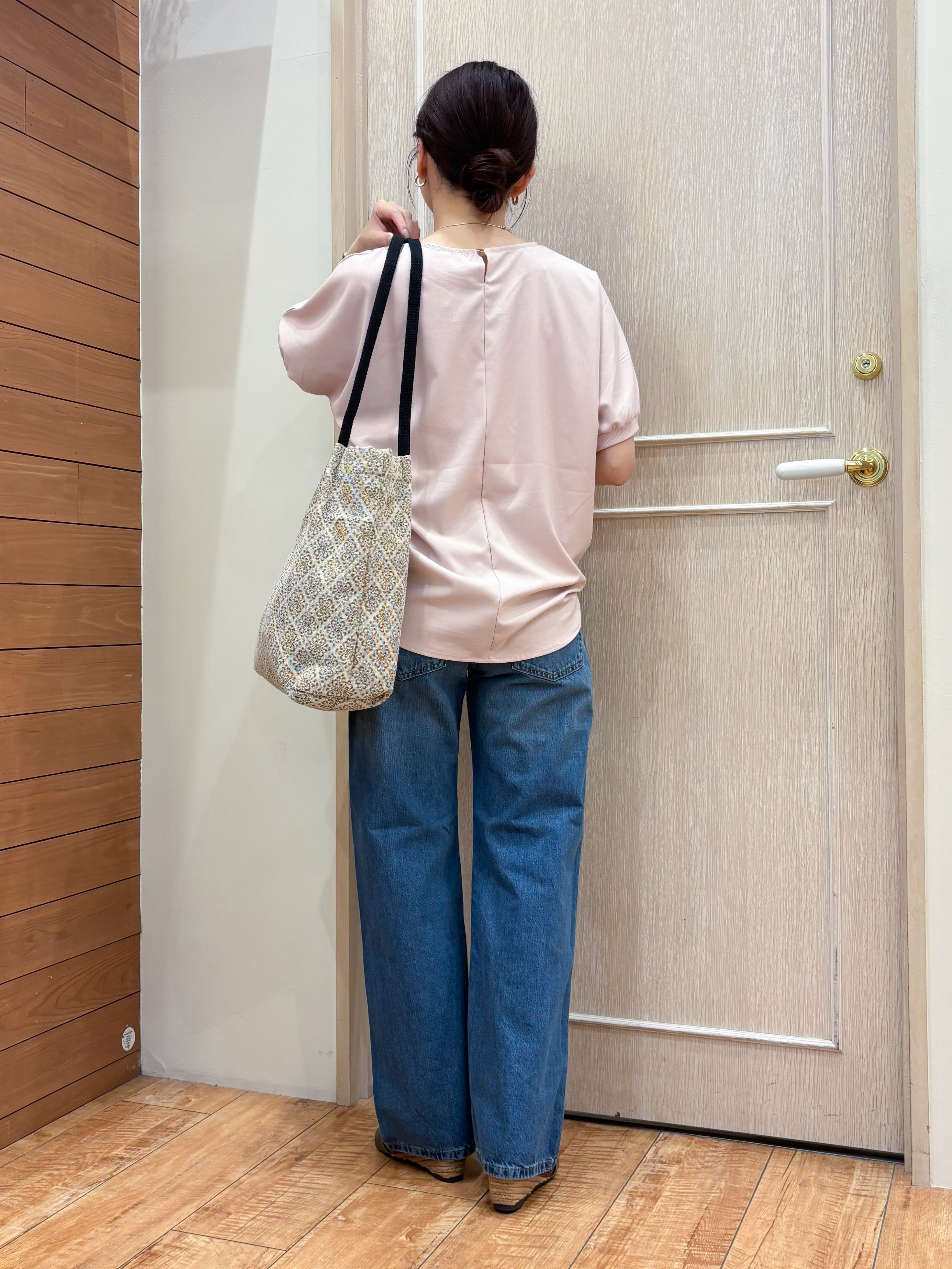 なみさんの「SHOO･LA･RUE｜【洗濯後しわになりにくい】インせず着られる さらっとタッチのドルマンブラウス」を使ったコーディネート