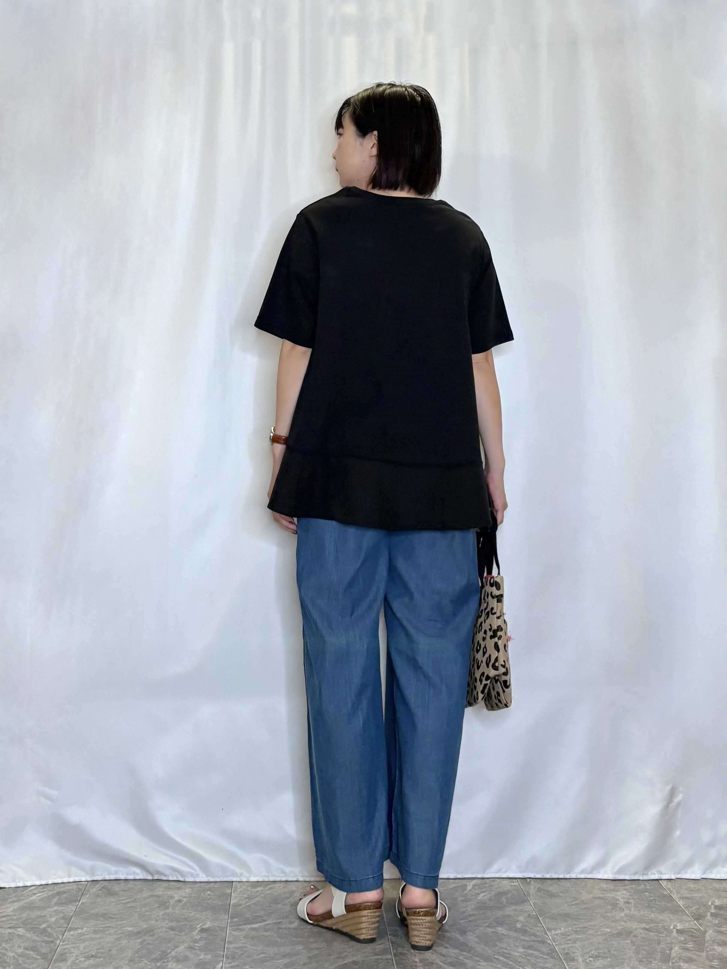 ネリさんの「SHOO･LA･RUE｜【UV/抗菌防臭/洗濯機可】体型カバーも叶う 裾切り替えAライントップス」を使ったコーディネート