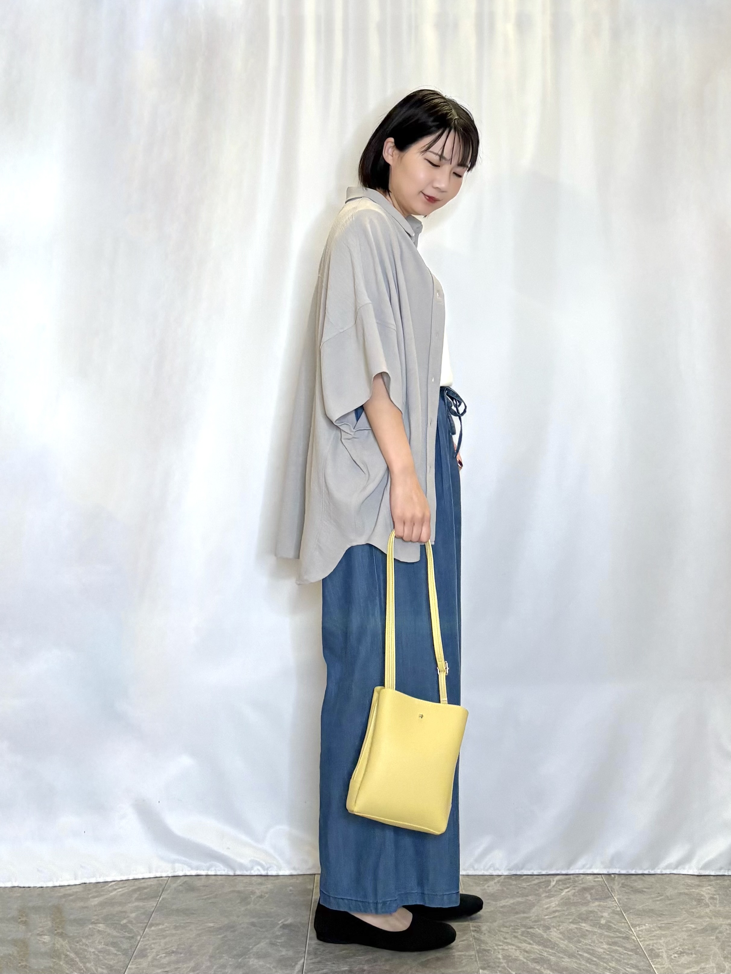 ネリさんの「SHOO･LA･RUE｜【高レビュー/洗濯後しわになりにくい/体型カバー】きちんとゆるっと 大人の抜け感 ポンチョ風カラーシ」を使ったコーディネート