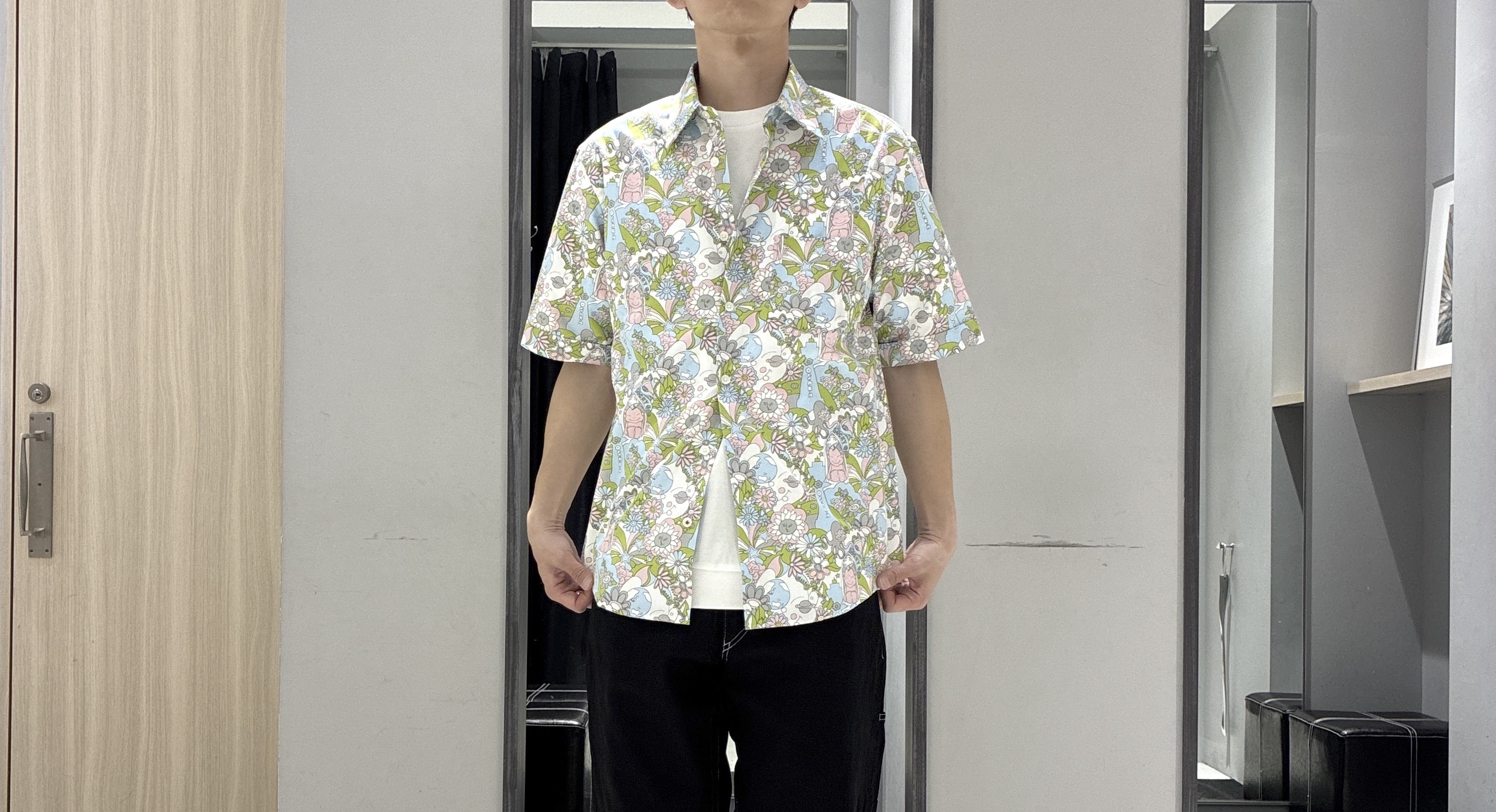 わいずみさんの「TAKEO KIKUCHI｜【BOWLER HAT LABEL】ビリケンさんプリント 半袖シャツ」を使ったコーディネート
