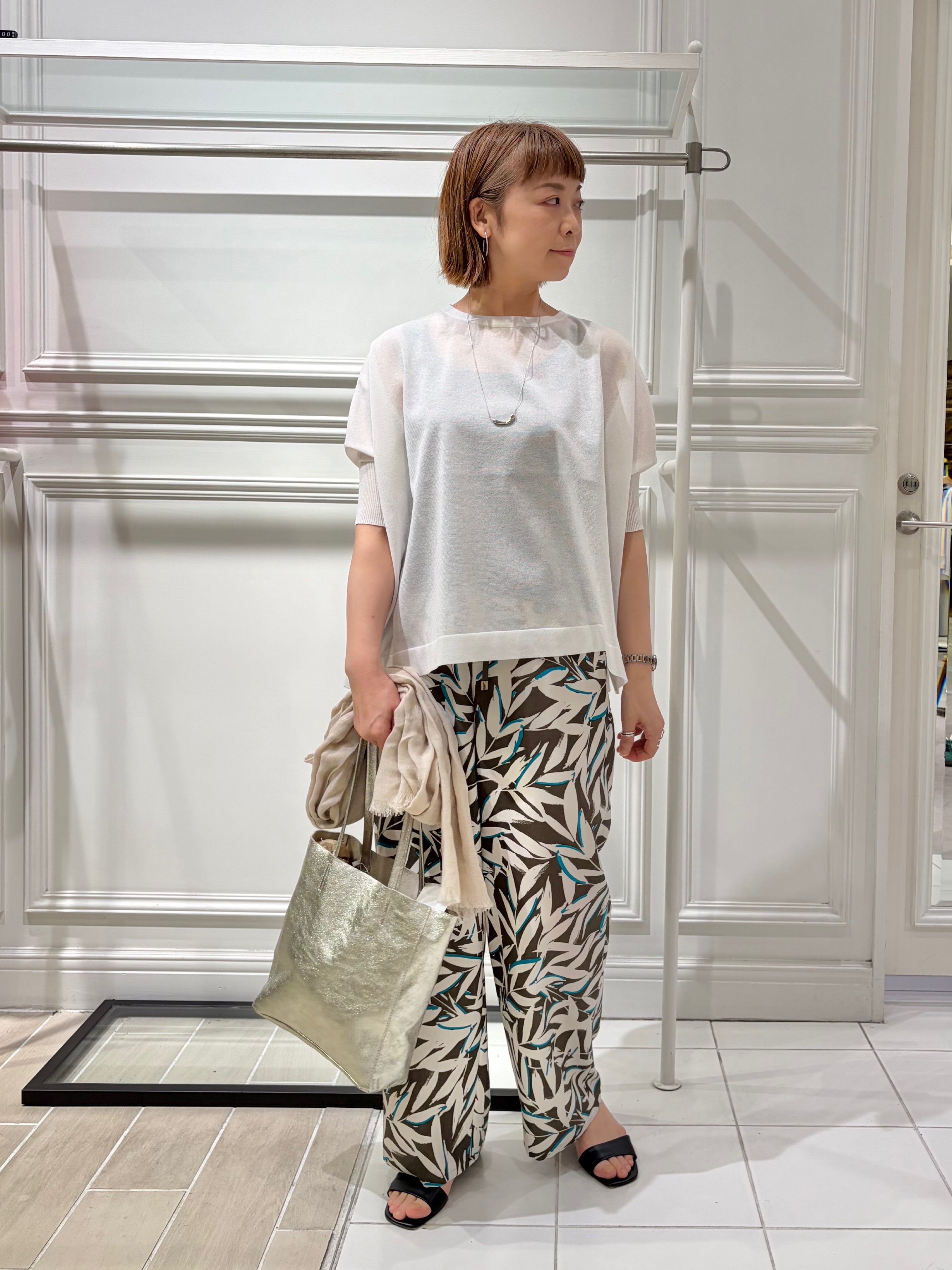 AKKOさんの「UNTITLED｜【アンサンブル可/洗える】シアーレーヨンニット」を使ったコーディネート