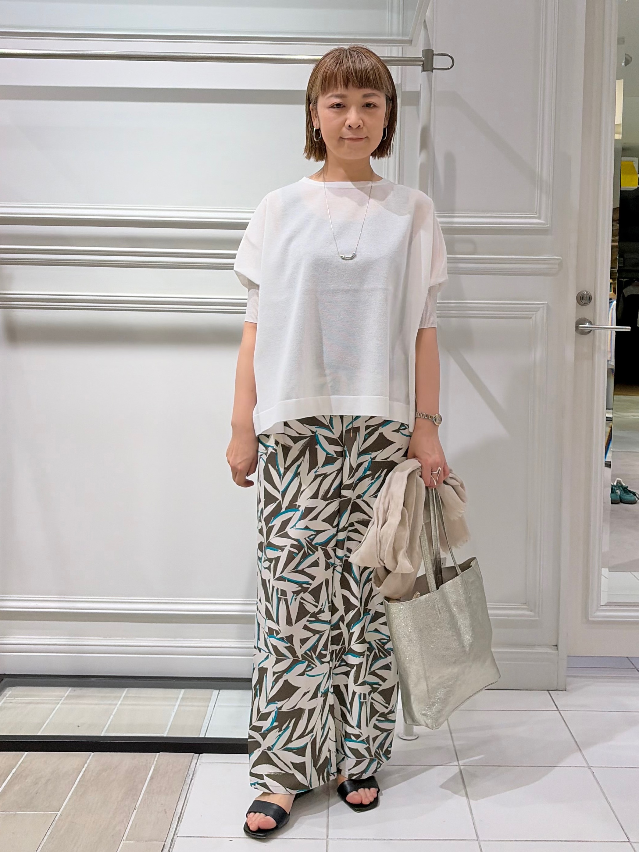 AKKOさんの「UNTITLED｜【アンサンブル可/洗える】シアーレーヨンニット」を使ったコーディネート