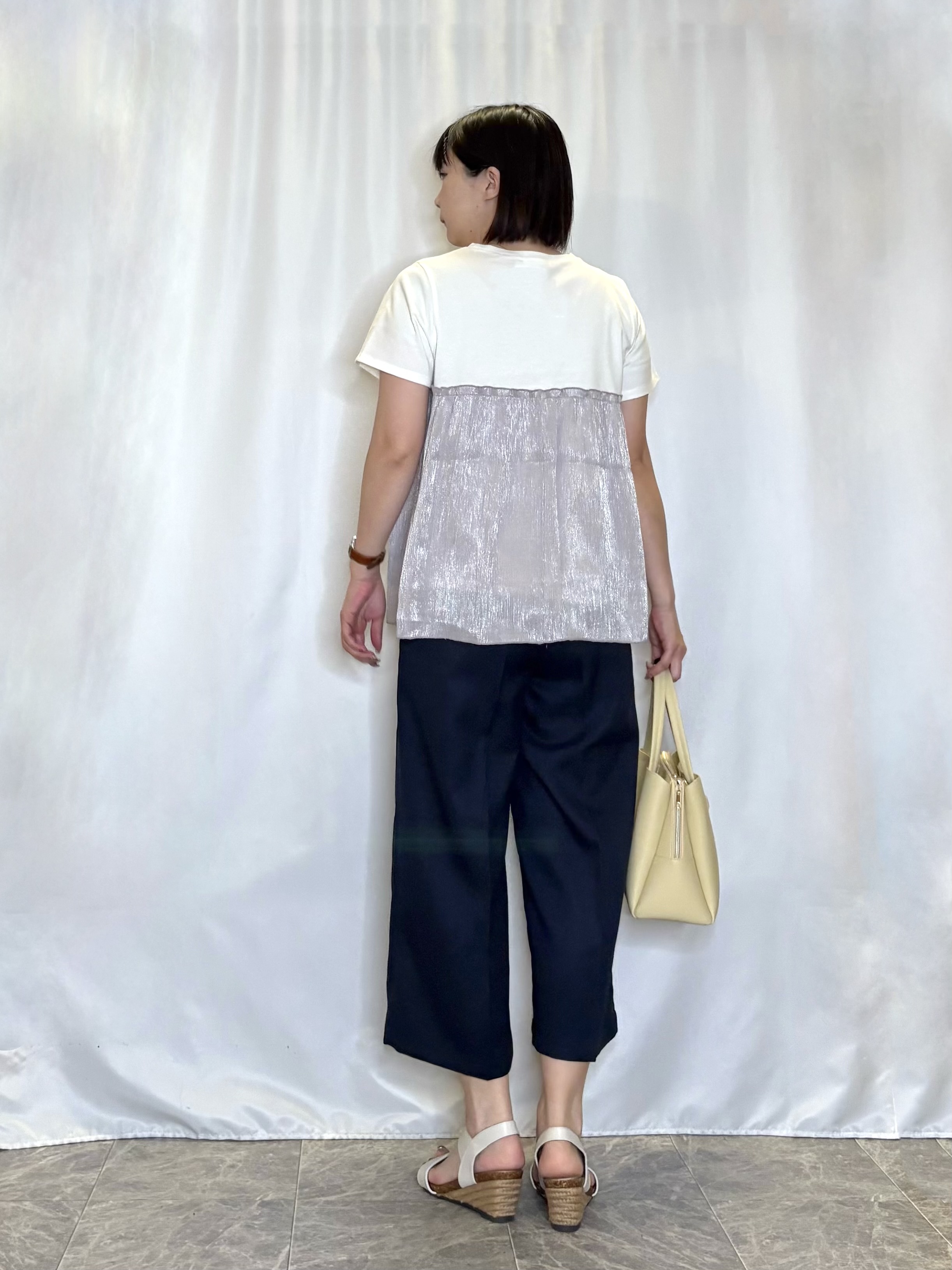 ネリさんの「SHOO･LA･RUE｜【体型カバー】1枚でインせず決まる きらきらビスチェ風Tシャツ」を使ったコーディネート