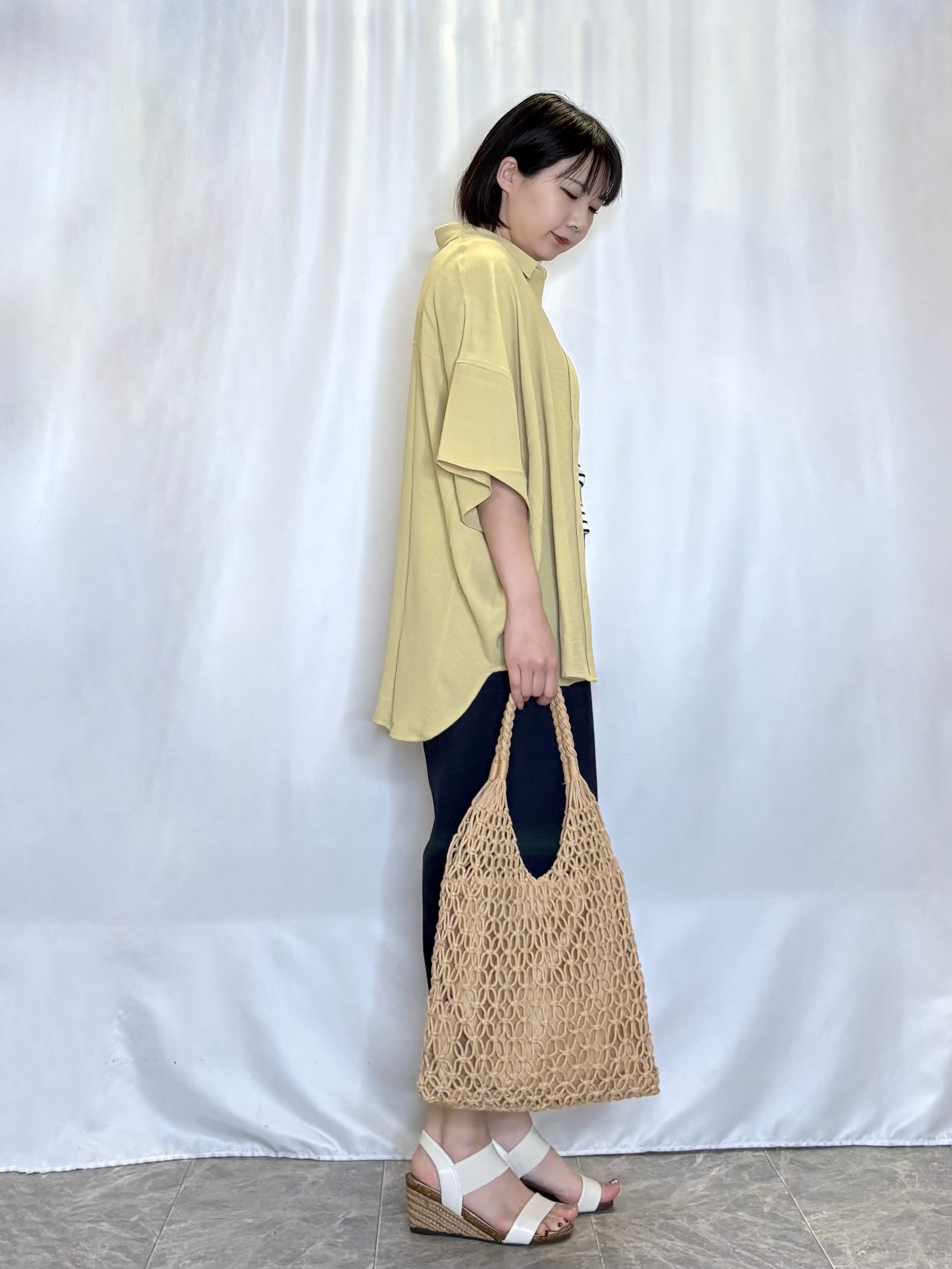 ネリさんの「SHOO･LA･RUE｜【高レビュー/洗濯後しわになりにくい/体型カバー】きちんとゆるっと 大人の抜け感 ポンチョ風カラーシ」を使ったコーディネート