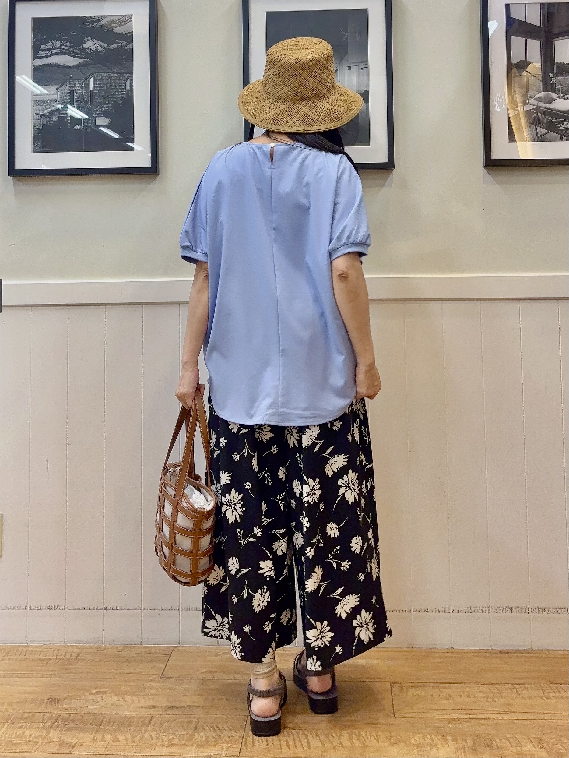 ゆうさんの「SHOO･LA･RUE｜【洗濯後しわになりにくい】インせず着られる さらっとタッチのドルマンブラウス」を使ったコーディネート