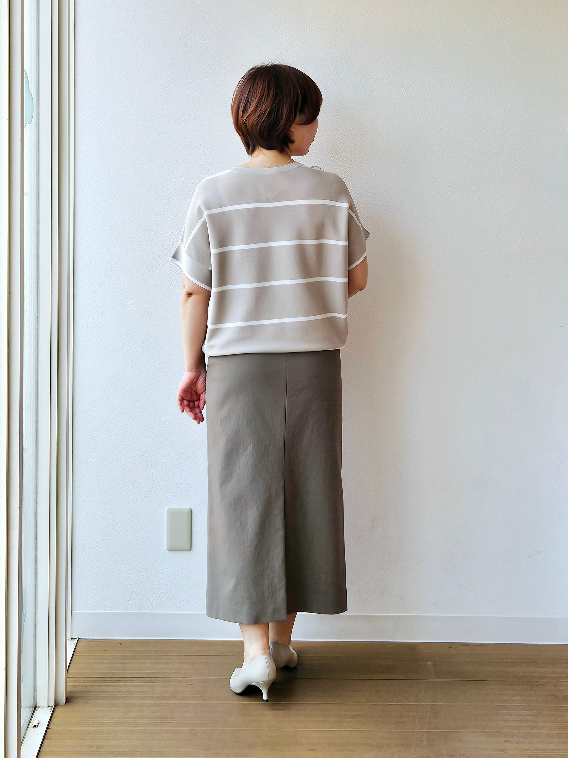 やじまさんの「UNTITLED｜【11色展開/体型カバー】前後2WAYフレンチスリーブニット」を使ったコーディネート