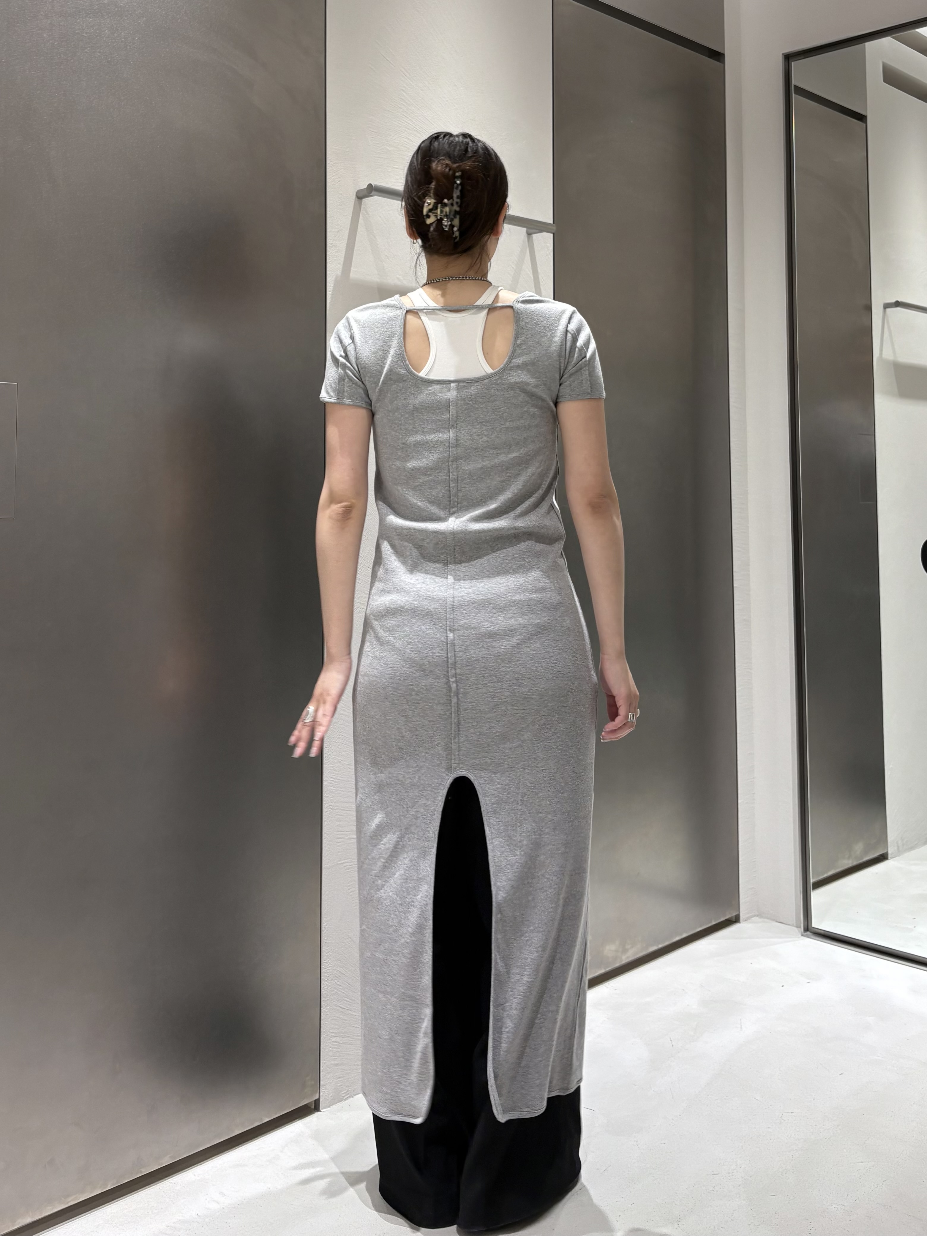 iwamiさんの「CODE A｜arm cover square neck dress」を使ったコーディネート