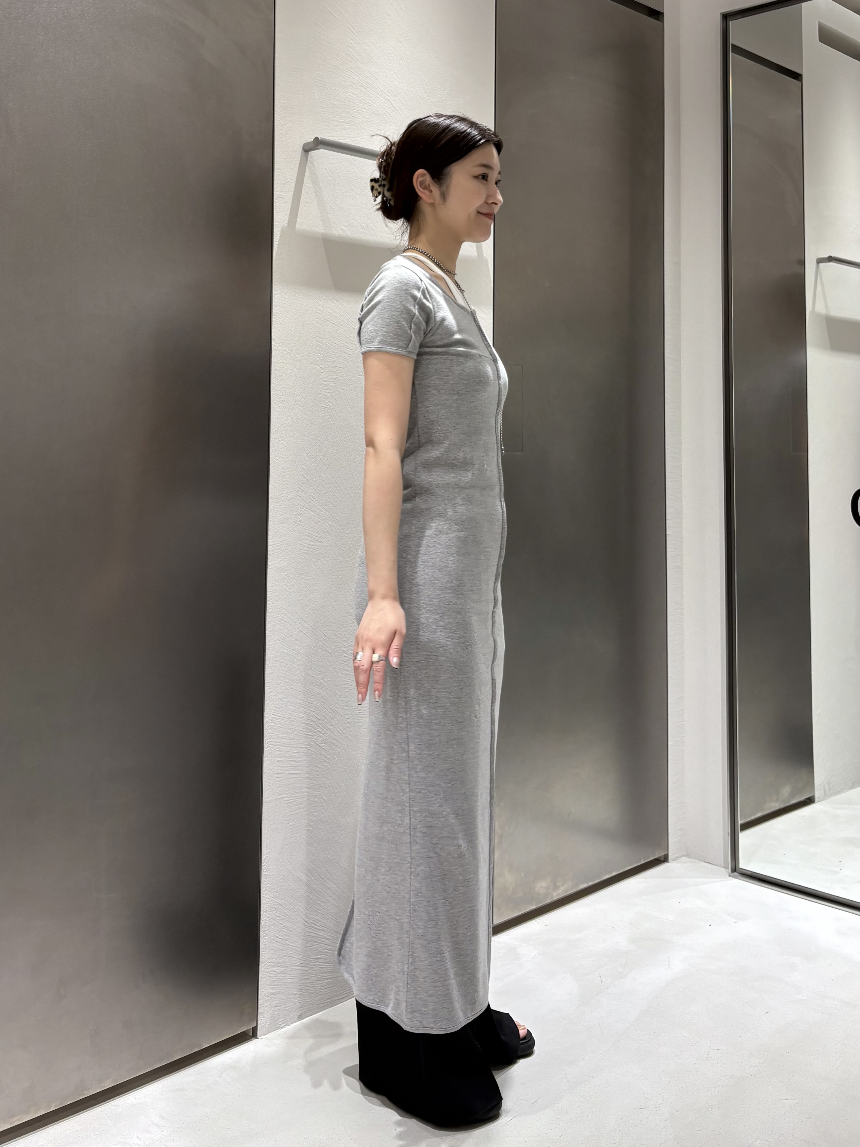 iwamiさんの「CODE A｜arm cover square neck dress」を使ったコーディネート