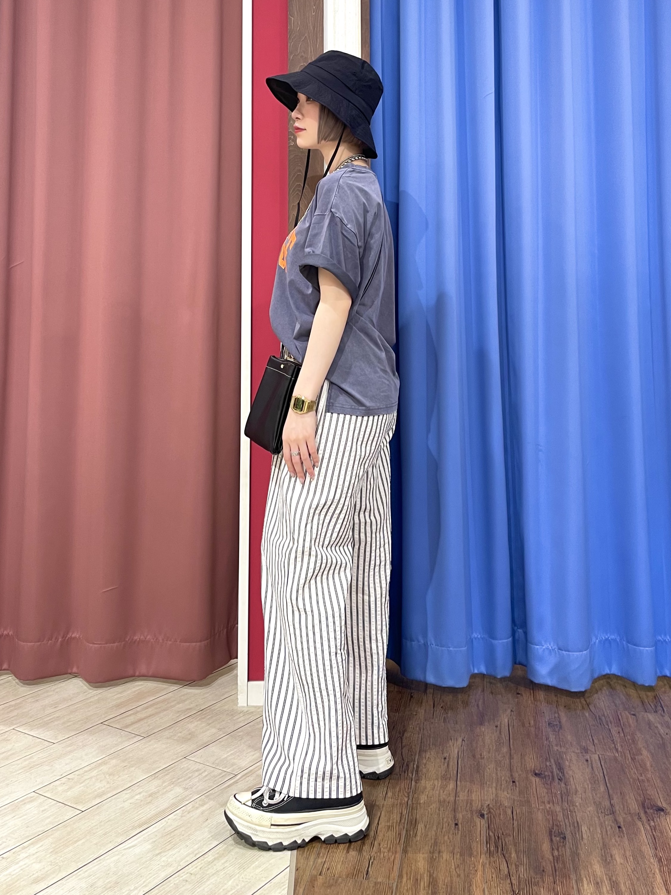 ルルさんの「SHOO･LA･RUE｜【S-LL/洗濯機可】選べる3柄 ヴィンテージ風こなれアソートTシャツ」を使ったコーディネート