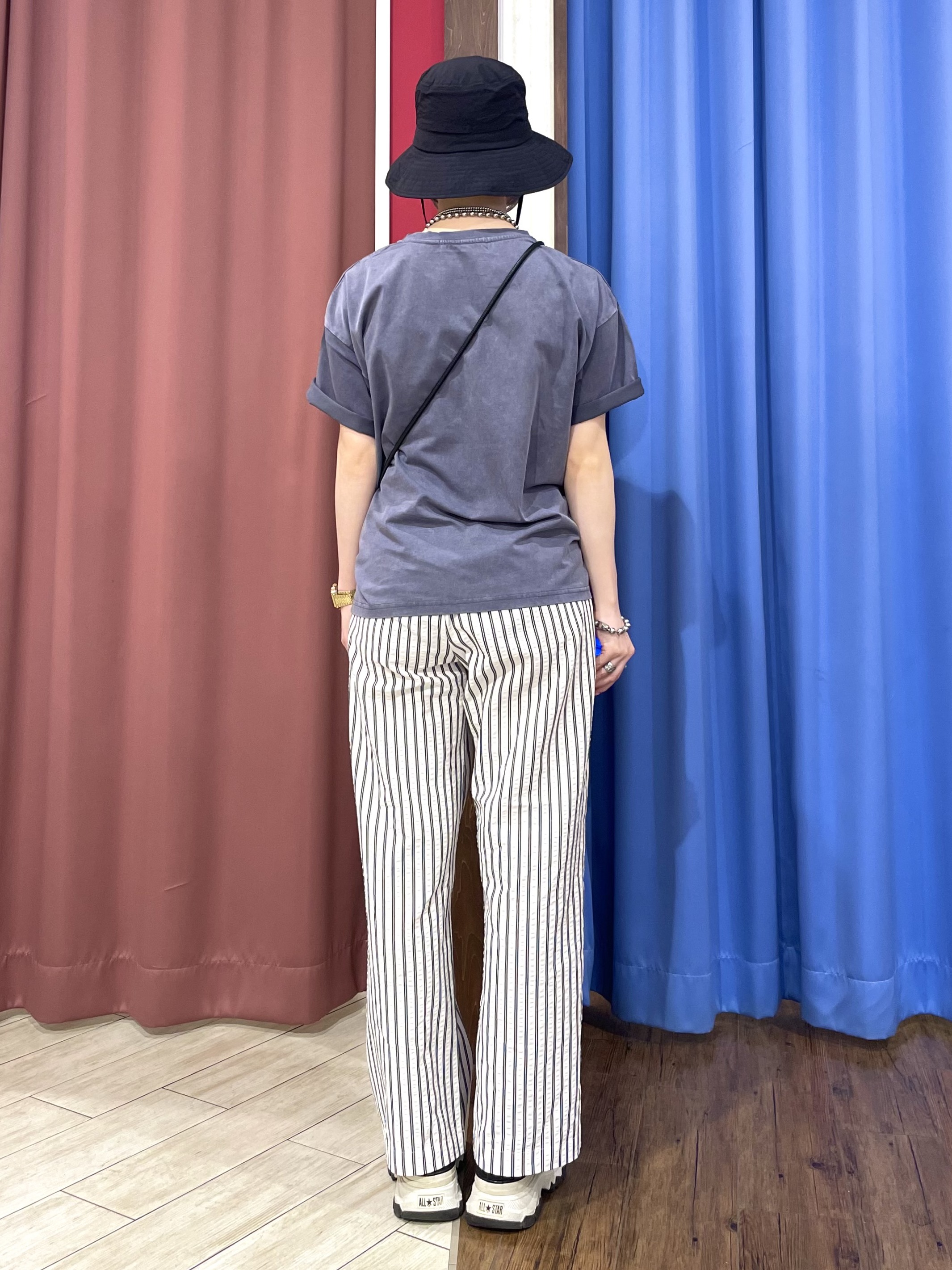 ルルさんの「SHOO･LA･RUE｜【S-LL/洗濯機可】選べる3柄 ヴィンテージ風こなれアソートTシャツ」を使ったコーディネート