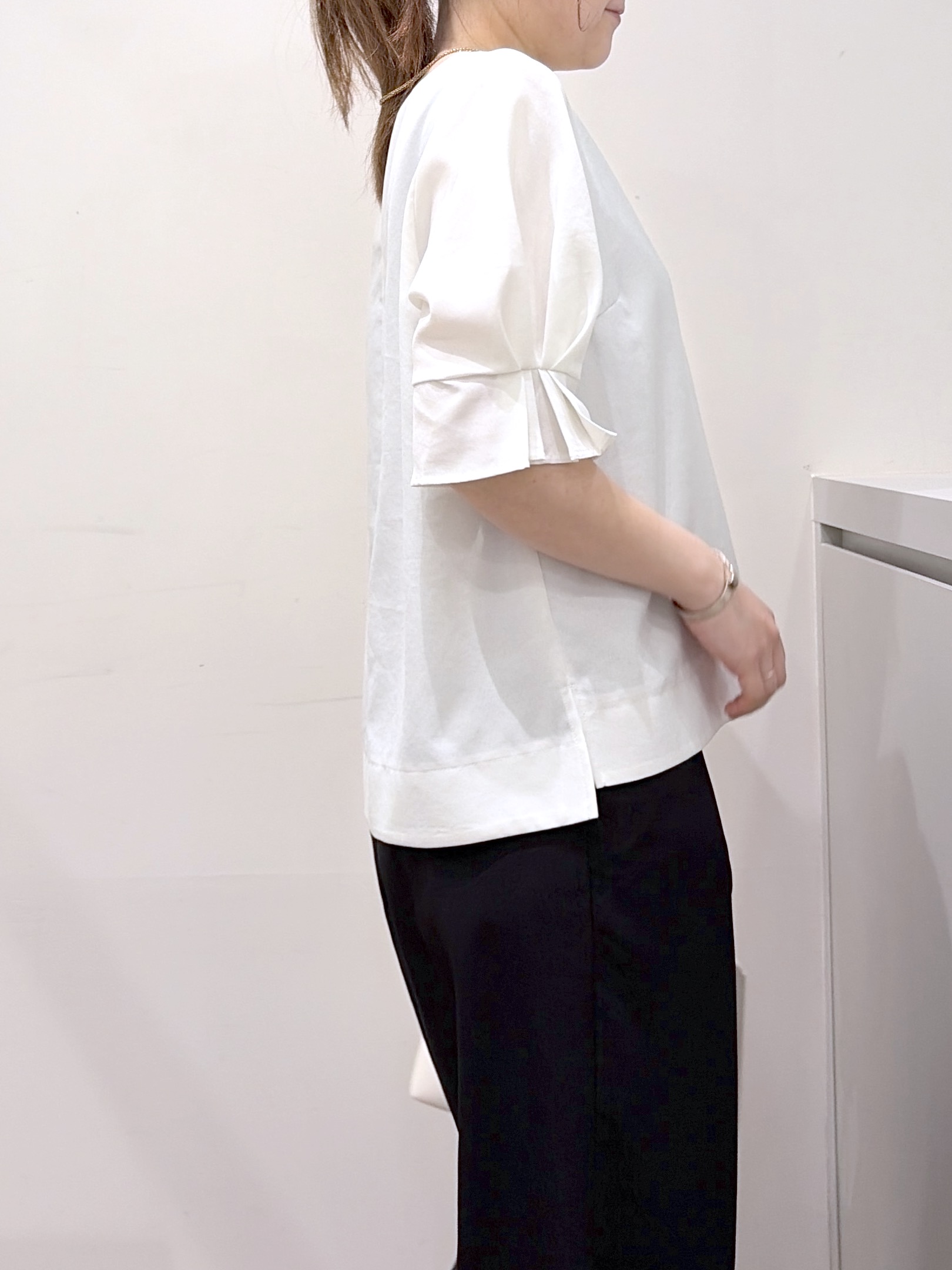 Junさんの「index｜【接触冷感／吸水速乾】タックパフスリーブブラウス《防シワ／洗濯機OK／XS～3L／8col》」を使ったコーディネート