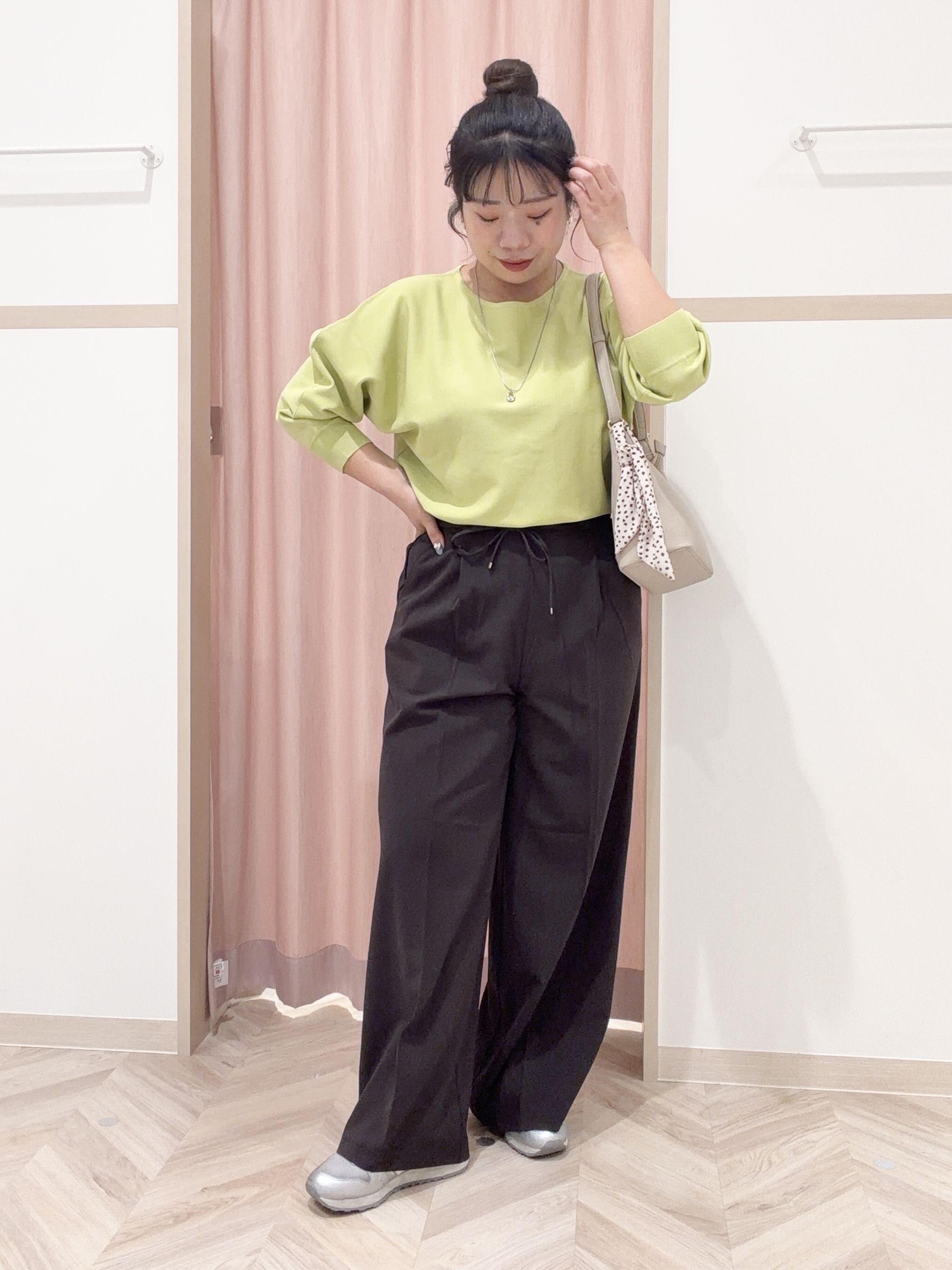 まちゃんなちゃんさんの「SHOO･LA･RUE｜【毎日洗える/S-LL/UV】上半身すっきり 二の腕見せない5分袖ニット」を使ったコーディネート