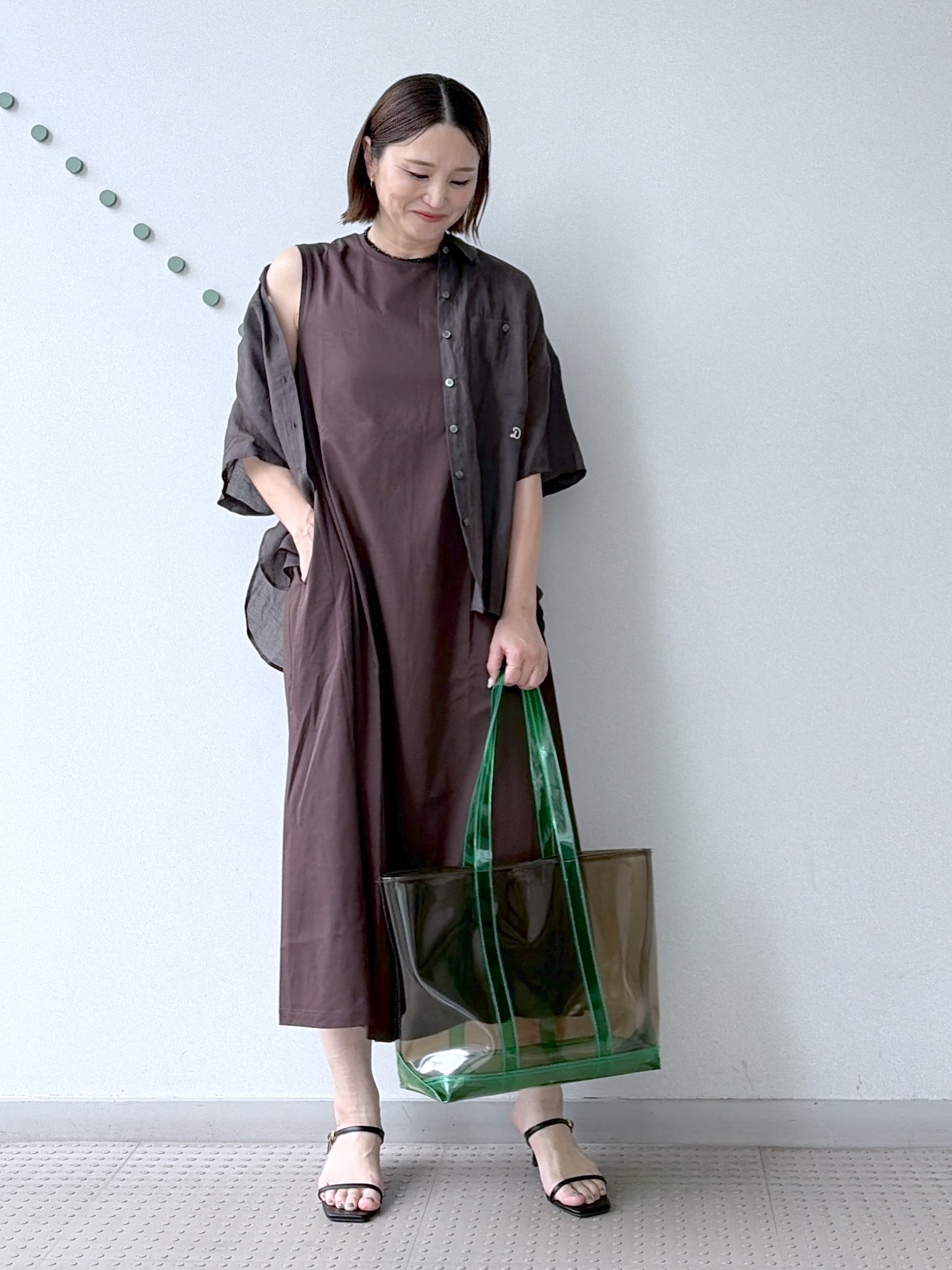 yoshikadoさんの「DRESSTERIOR｜【接触冷感／抗菌防臭／消臭/ウォッシャブル】アイスクリアコットン フレンチスリーブワンピース」を使ったコーディネート