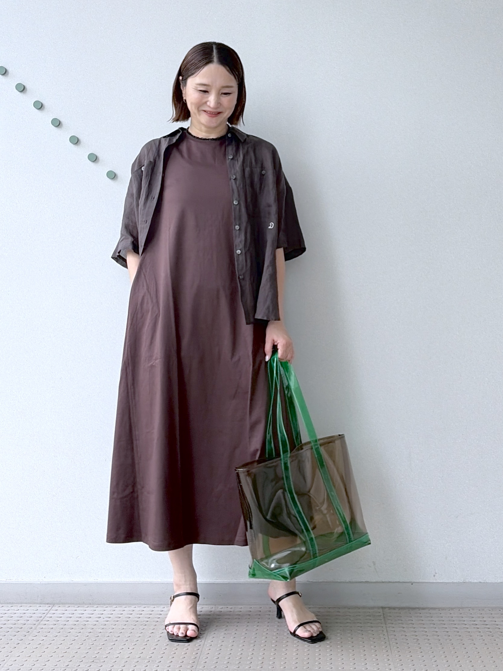 yoshikadoさんの「DRESSTERIOR｜【接触冷感／抗菌防臭／消臭/ウォッシャブル】アイスクリアコットン フレンチスリーブワンピース」を使ったコーディネート