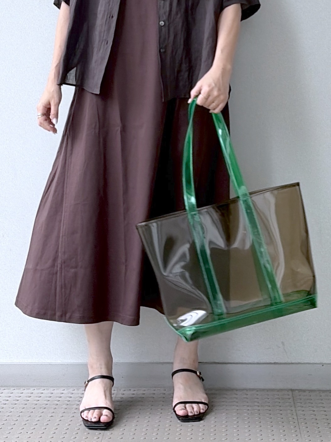 yoshikadoさんの「DRESSTERIOR｜【接触冷感／抗菌防臭／消臭/ウォッシャブル】アイスクリアコットン フレンチスリーブワンピース」を使ったコーディネート