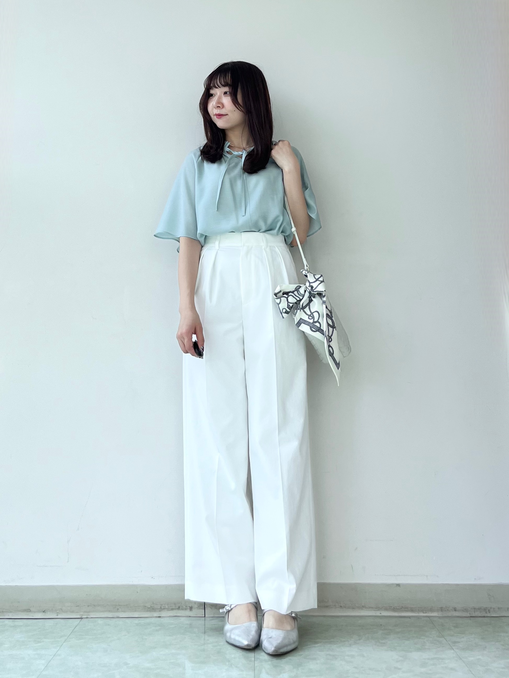 KAHOさんの「UNTITLED｜【シアー/首元フリル】シルキーシフォンブラウス」を使ったコーディネート