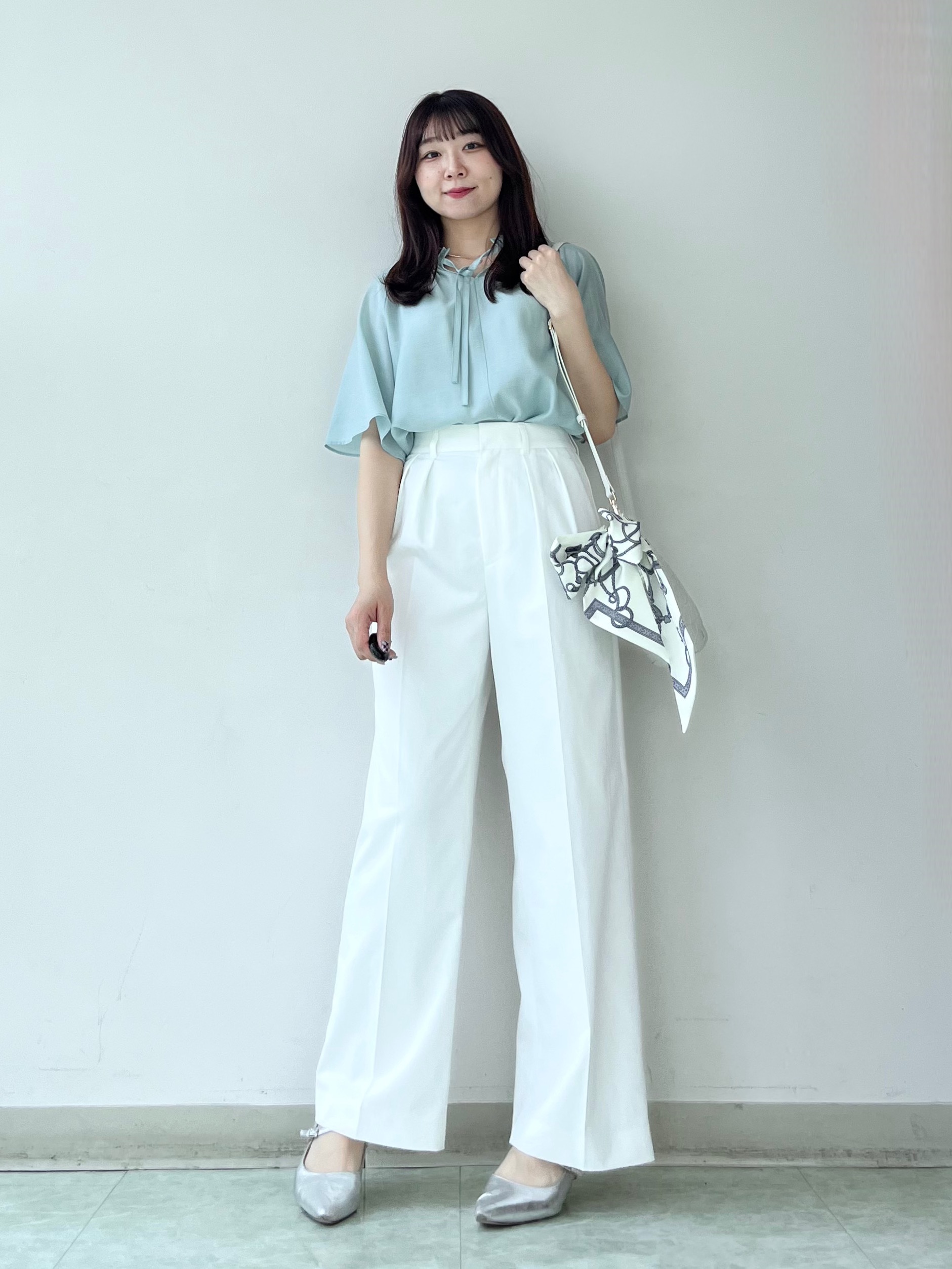 KAHOさんの「UNTITLED｜【シアー/首元フリル】シルキーシフォンブラウス」を使ったコーディネート