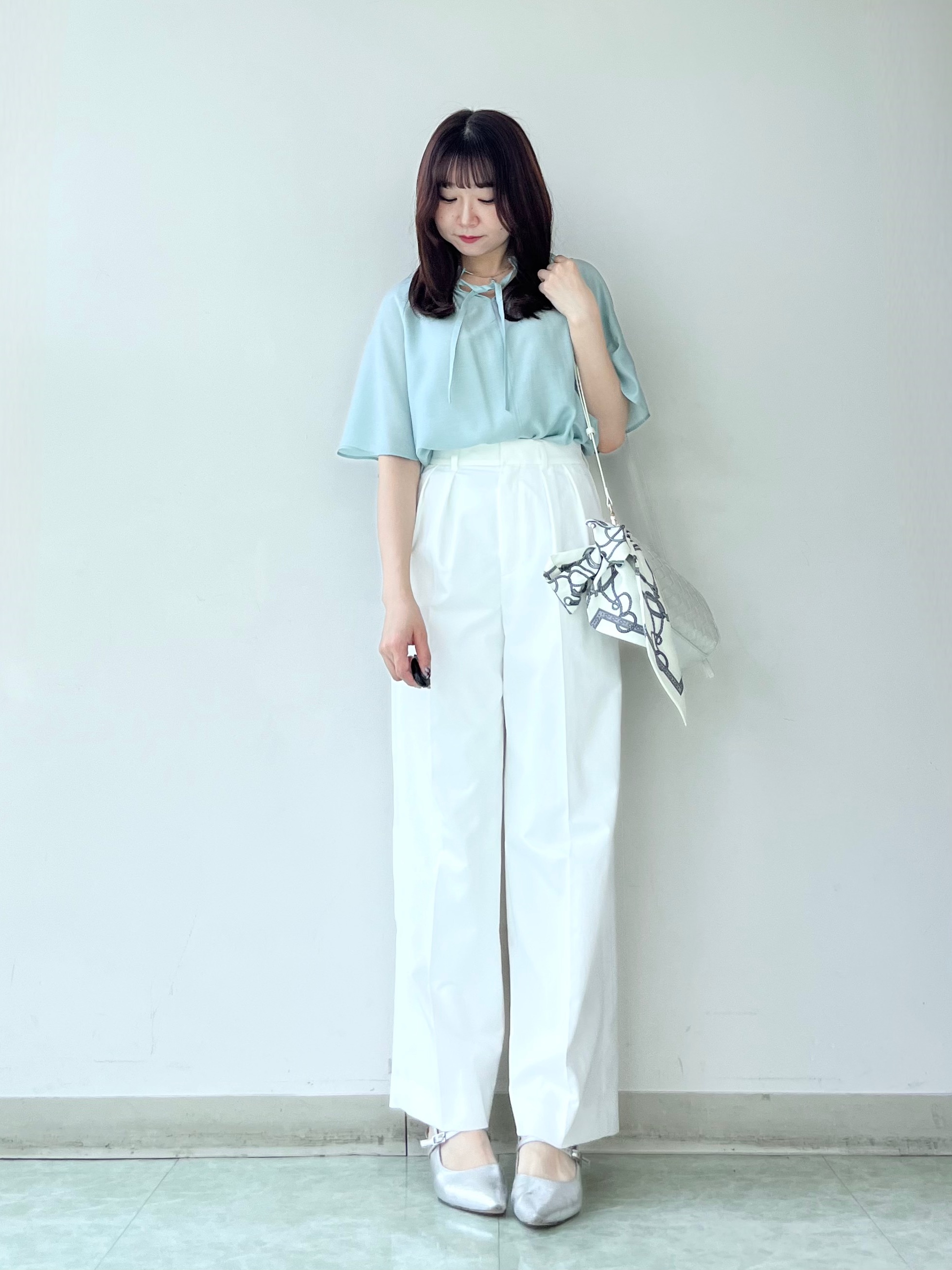 KAHOさんの「UNTITLED｜【シアー/首元フリル】シルキーシフォンブラウス」を使ったコーディネート