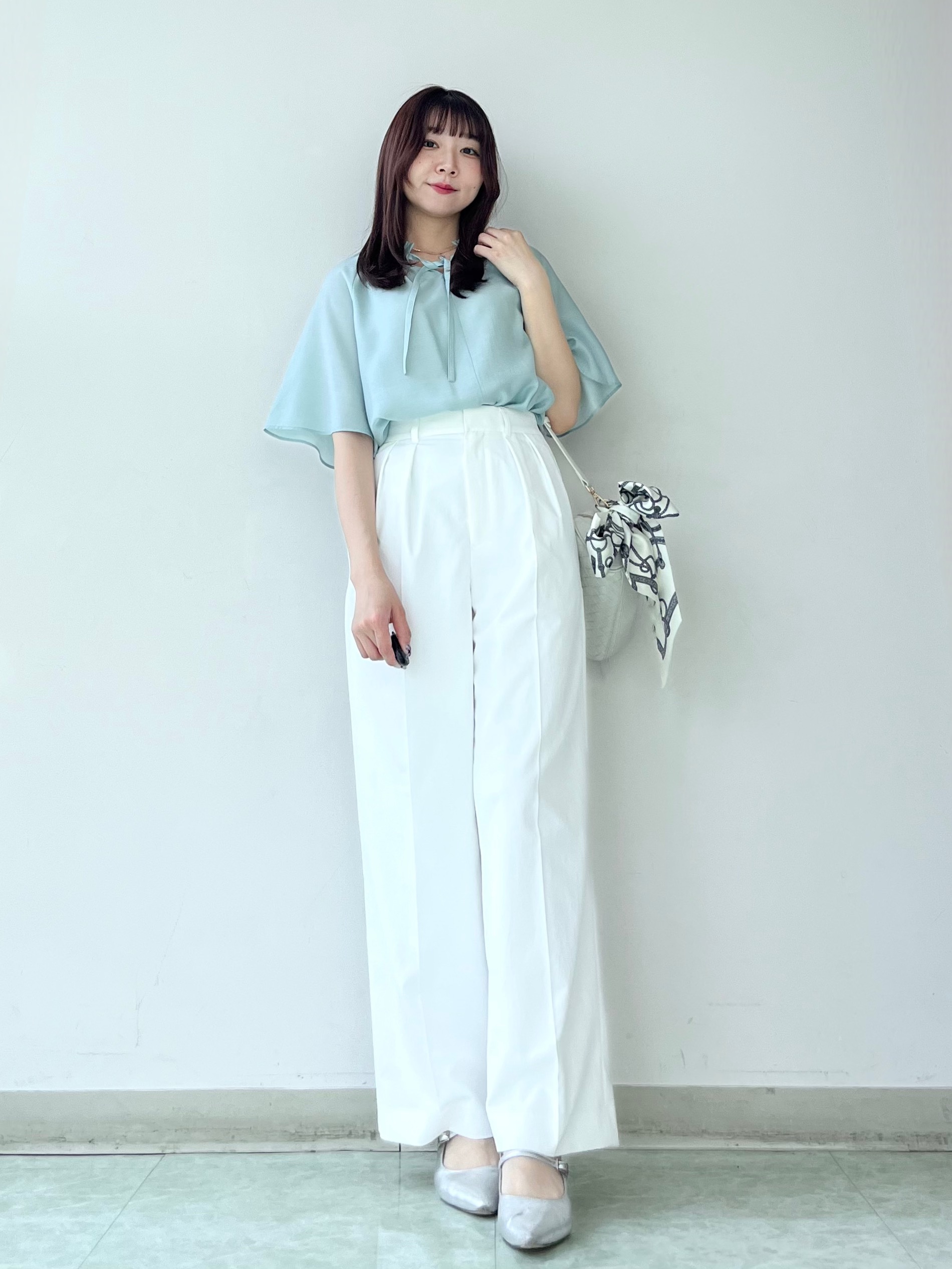 KAHOさんの「UNTITLED｜【シアー/首元フリル】シルキーシフォンブラウス」を使ったコーディネート