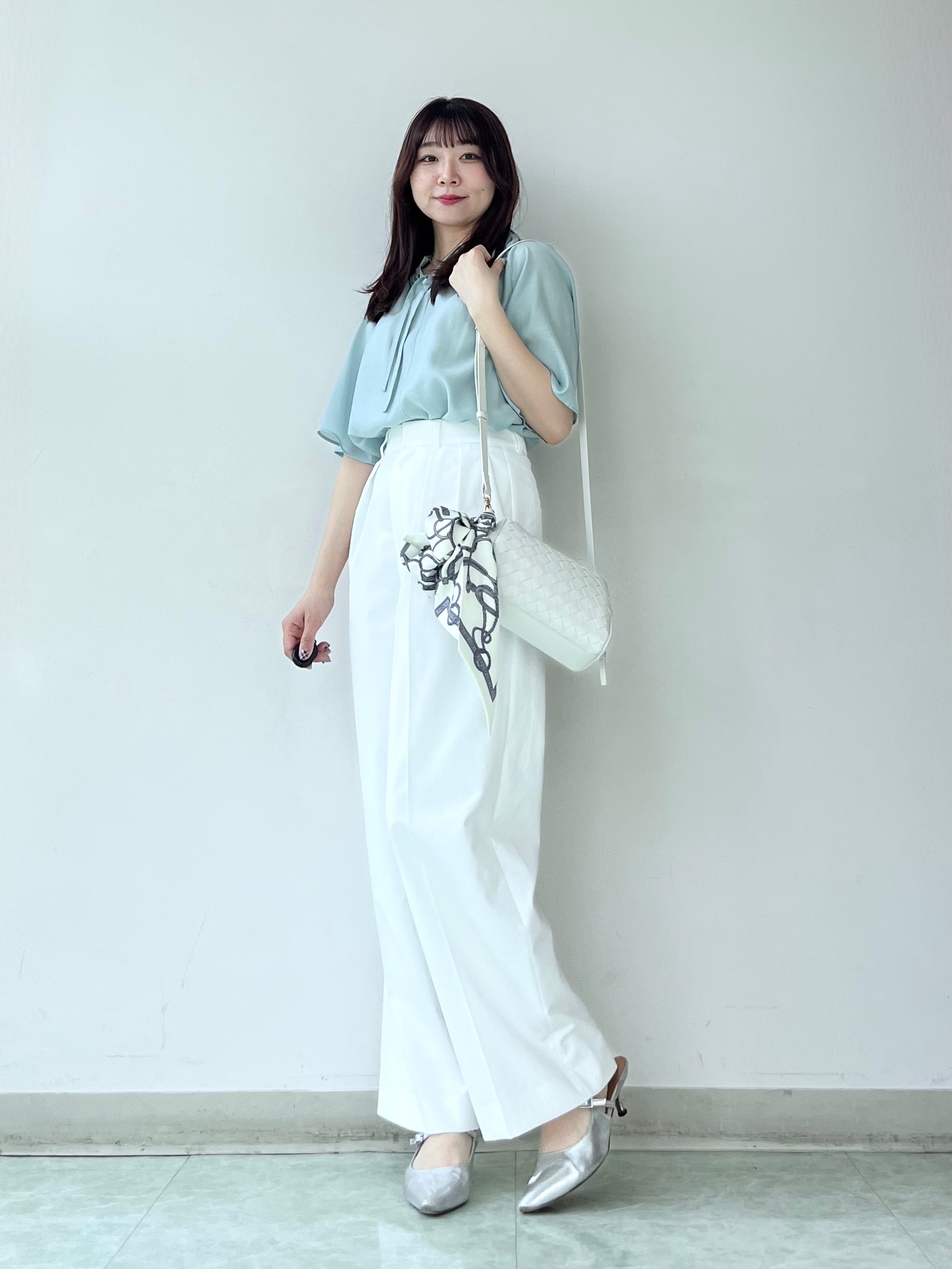 KAHOさんの「UNTITLED｜【シアー/首元フリル】シルキーシフォンブラウス」を使ったコーディネート
