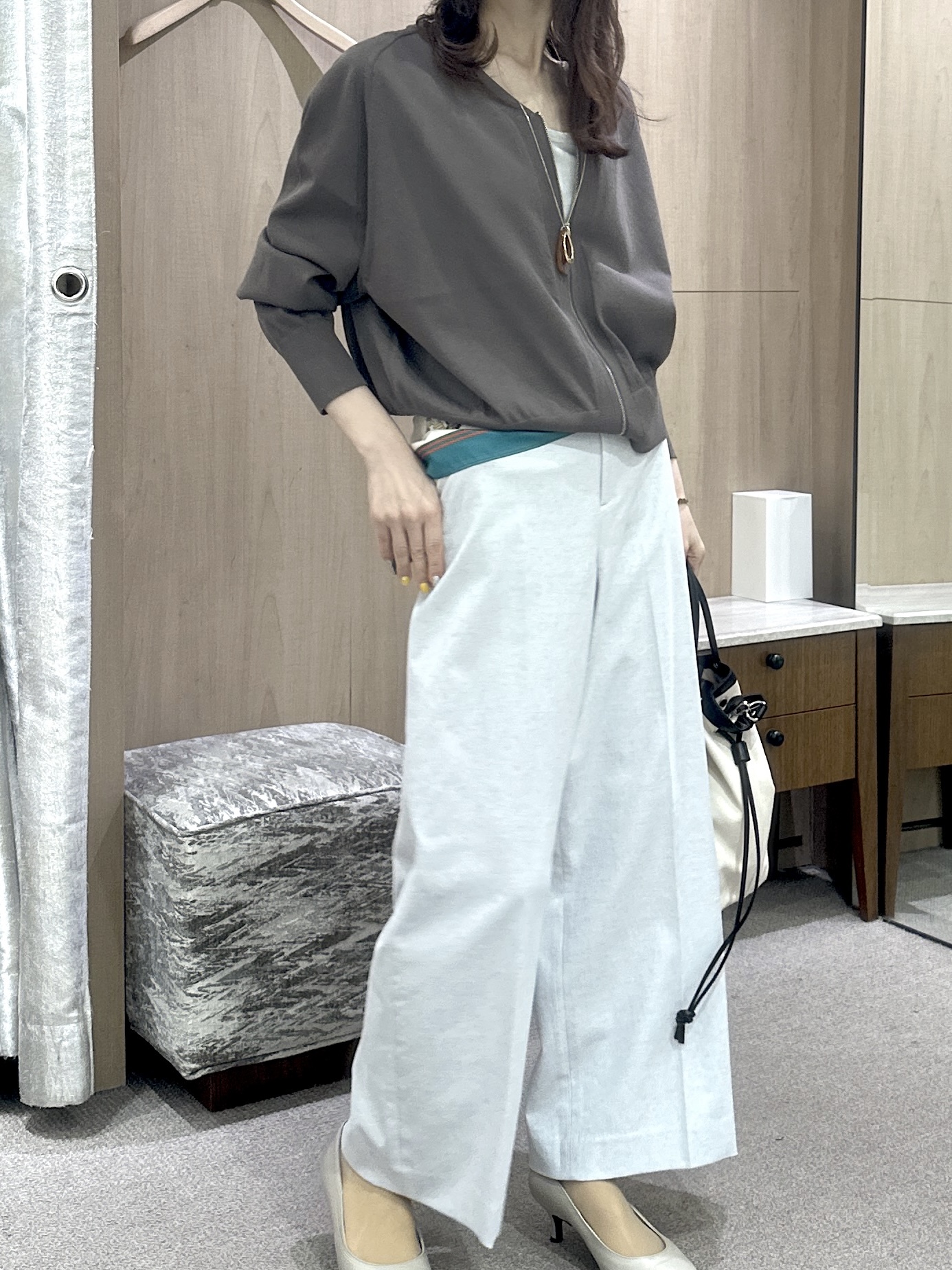 Miwaさんの「UNTITLED｜【アンサンブル可/日除け・冷房対策】シアーレーヨンZIPカーディガン」を使ったコーディネート