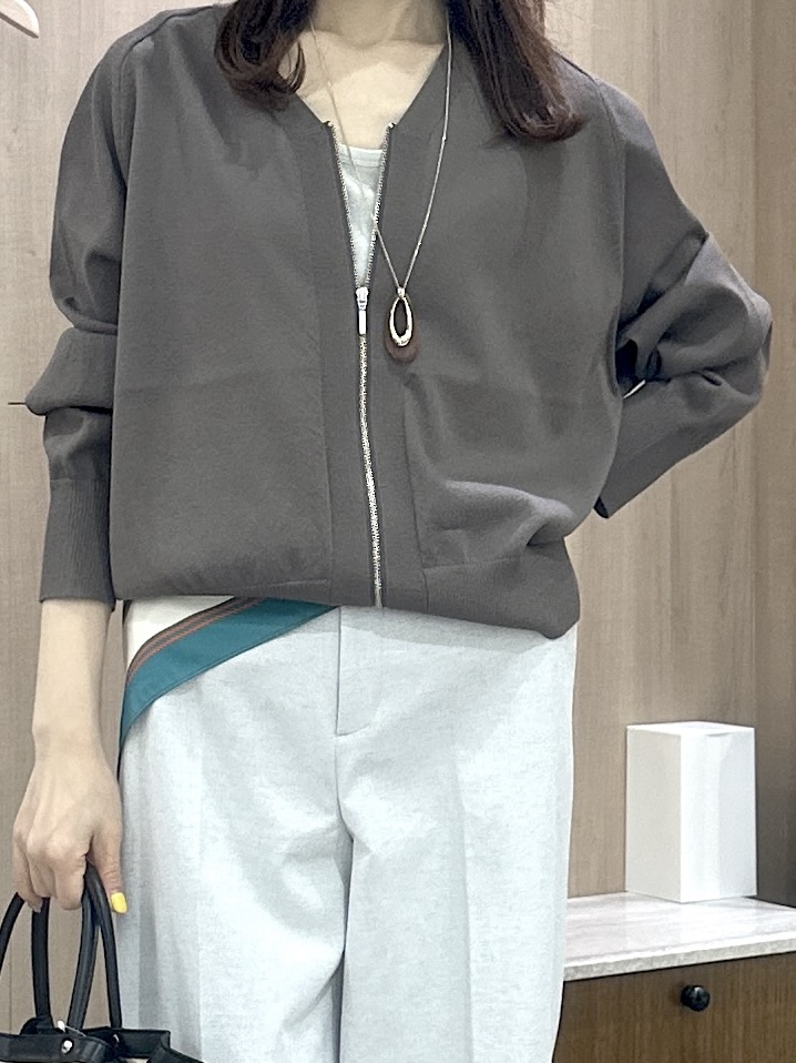 Miwaさんの「UNTITLED｜【アンサンブル可/日除け・冷房対策】シアーレーヨンZIPカーディガン」を使ったコーディネート
