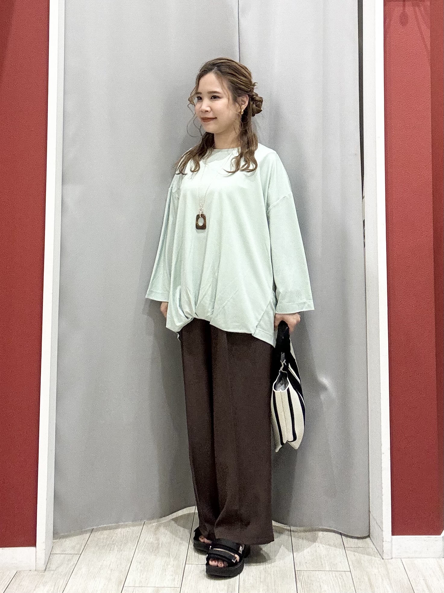 shioさんの「SHOO･LA･RUE｜【洗濯機可/S-LL】着る方がすっきり見えに マルチに使えるミドルトッパーカーディガン」を使ったコーディネート