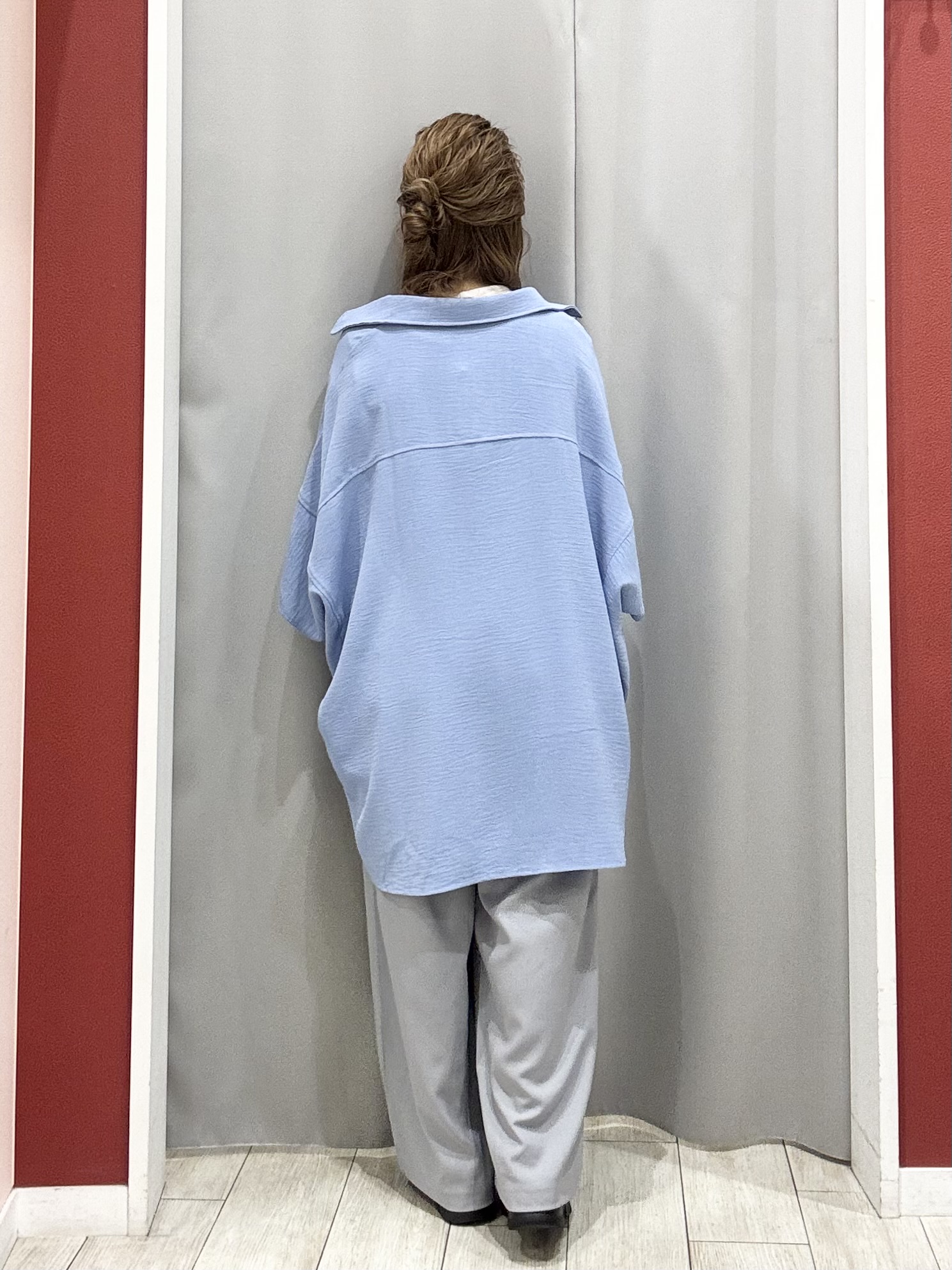 shioさんの「SHOO･LA･RUE｜【高レビュー/洗濯後しわになりにくい/体型カバー】きちんとゆるっと 大人の抜け感 ポンチョ風カラーシ」を使ったコーディネート