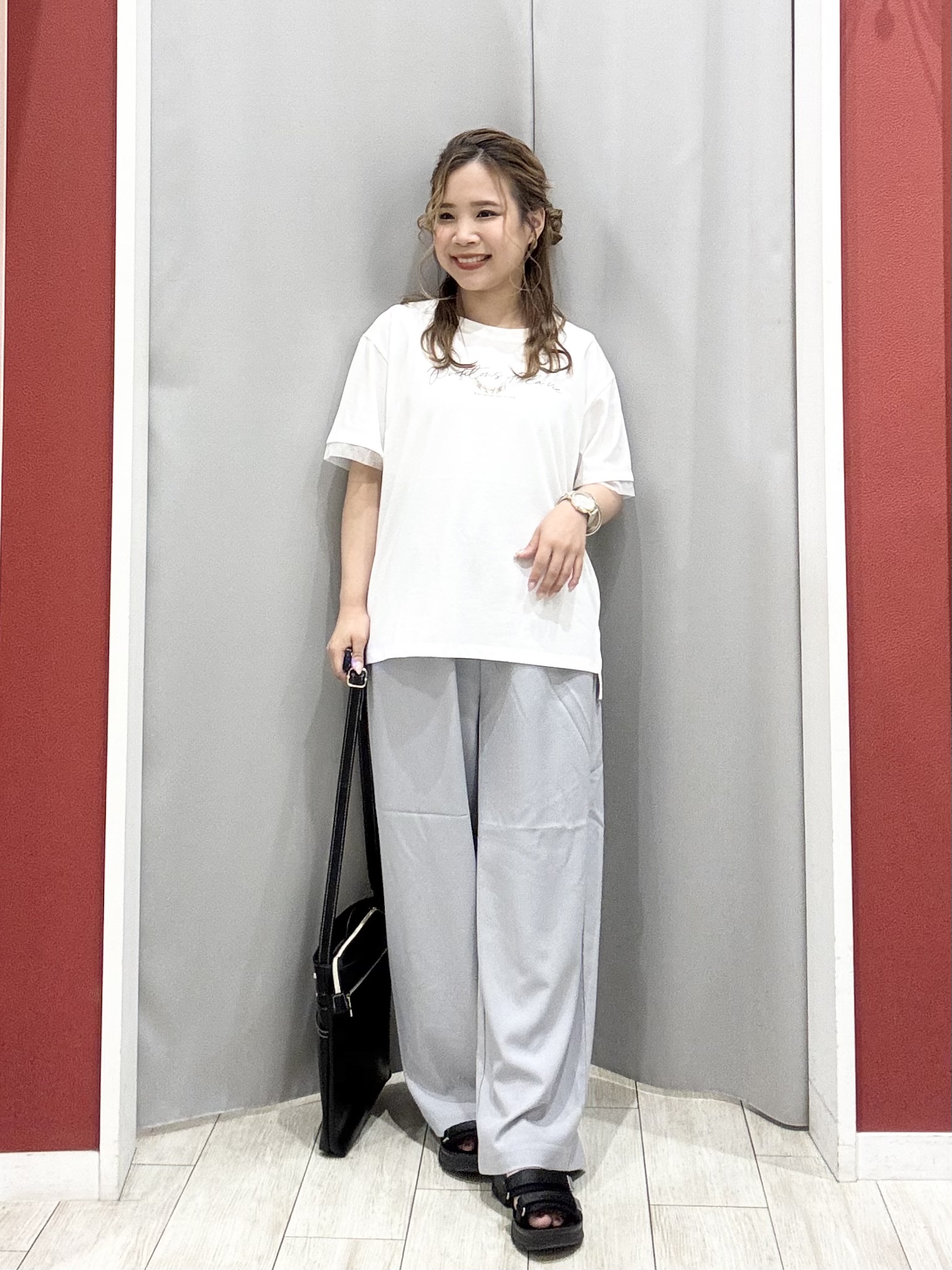 shioさんの「SHOO･LA･RUE｜【高レビュー/洗濯後しわになりにくい/体型カバー】きちんとゆるっと 大人の抜け感 ポンチョ風カラーシ」を使ったコーディネート