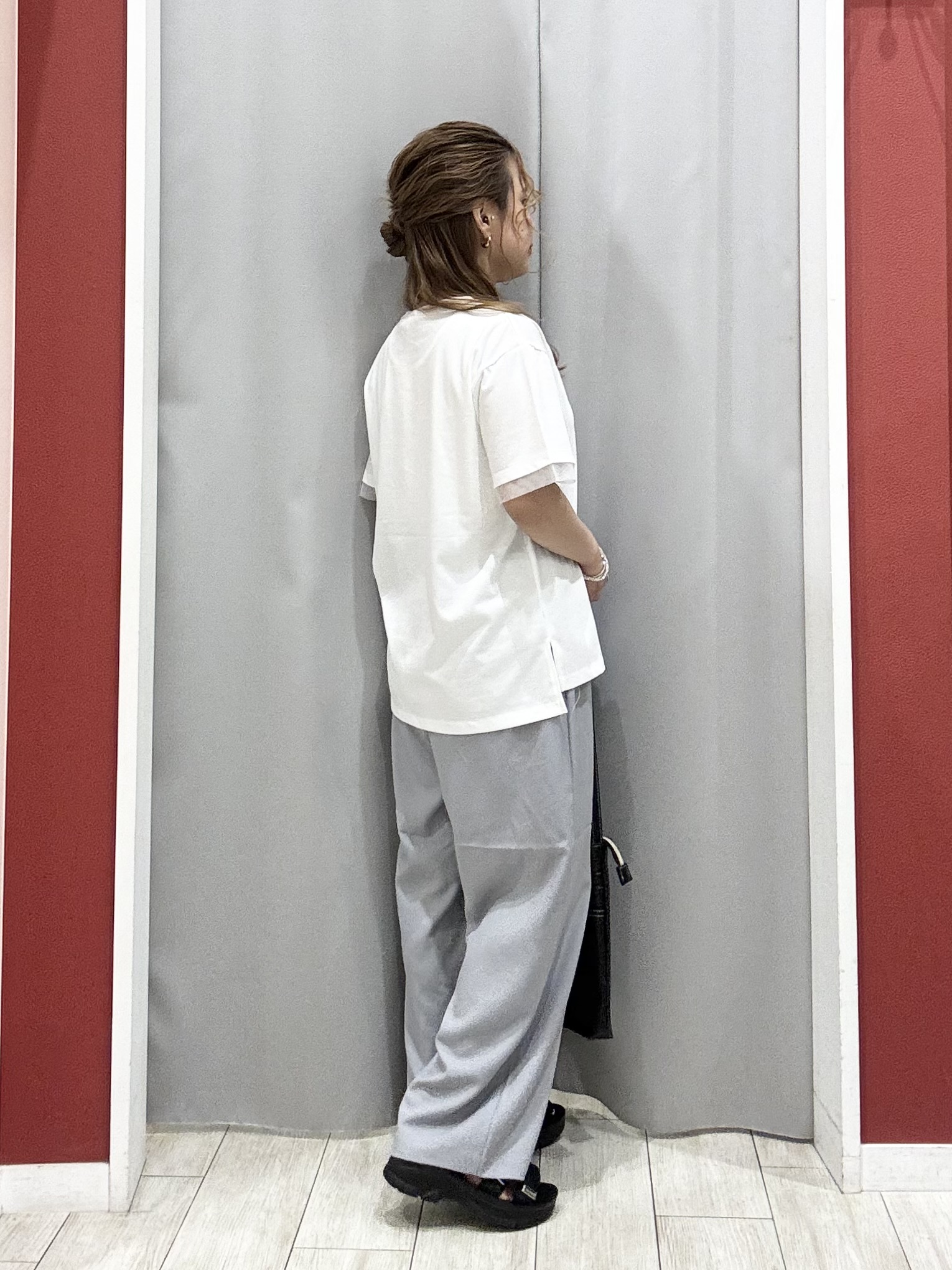 shioさんの「SHOO･LA･RUE｜【高レビュー/洗濯後しわになりにくい/体型カバー】きちんとゆるっと 大人の抜け感 ポンチョ風カラーシ」を使ったコーディネート