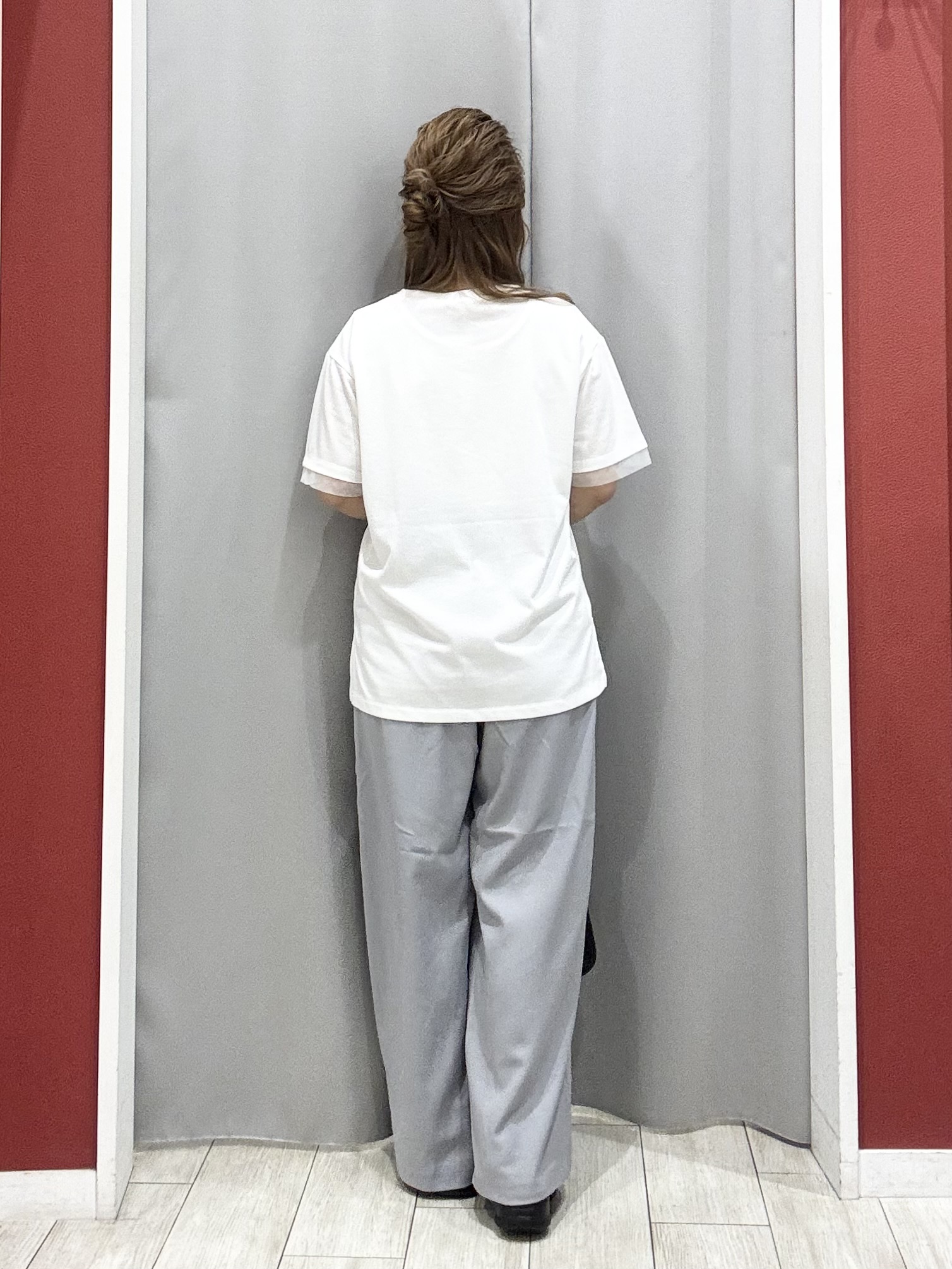 shioさんの「SHOO･LA･RUE｜【高レビュー/洗濯後しわになりにくい/体型カバー】きちんとゆるっと 大人の抜け感 ポンチョ風カラーシ」を使ったコーディネート