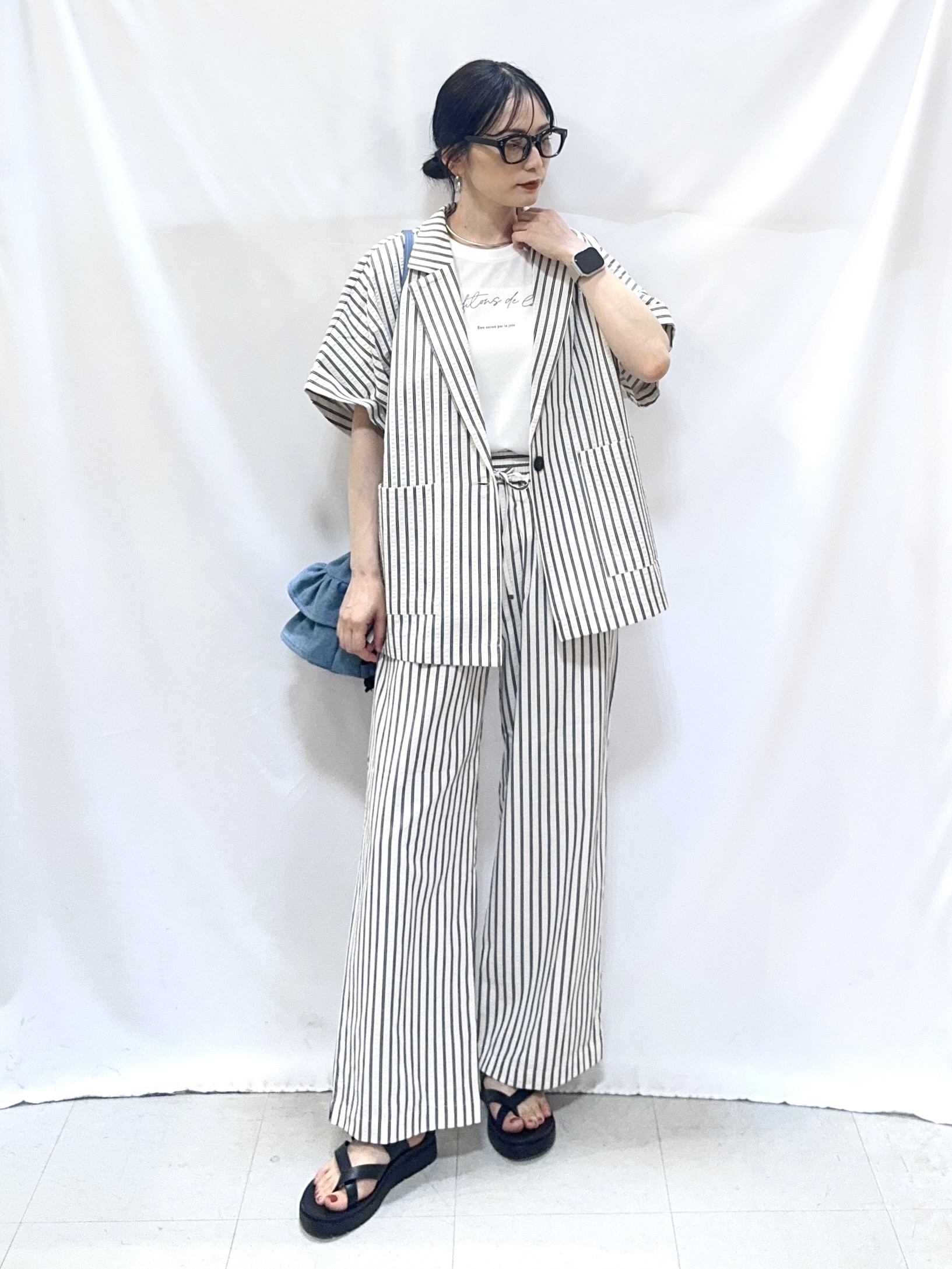 𝐇𝐢𝐫𝐨𝐦𝐢さんの「SHOO･LA･RUE｜【S-LL/吸水速乾/セットアップ可】羽織るだけで主役になる サッカーストライプシャツジャケット」を使ったコーディネート