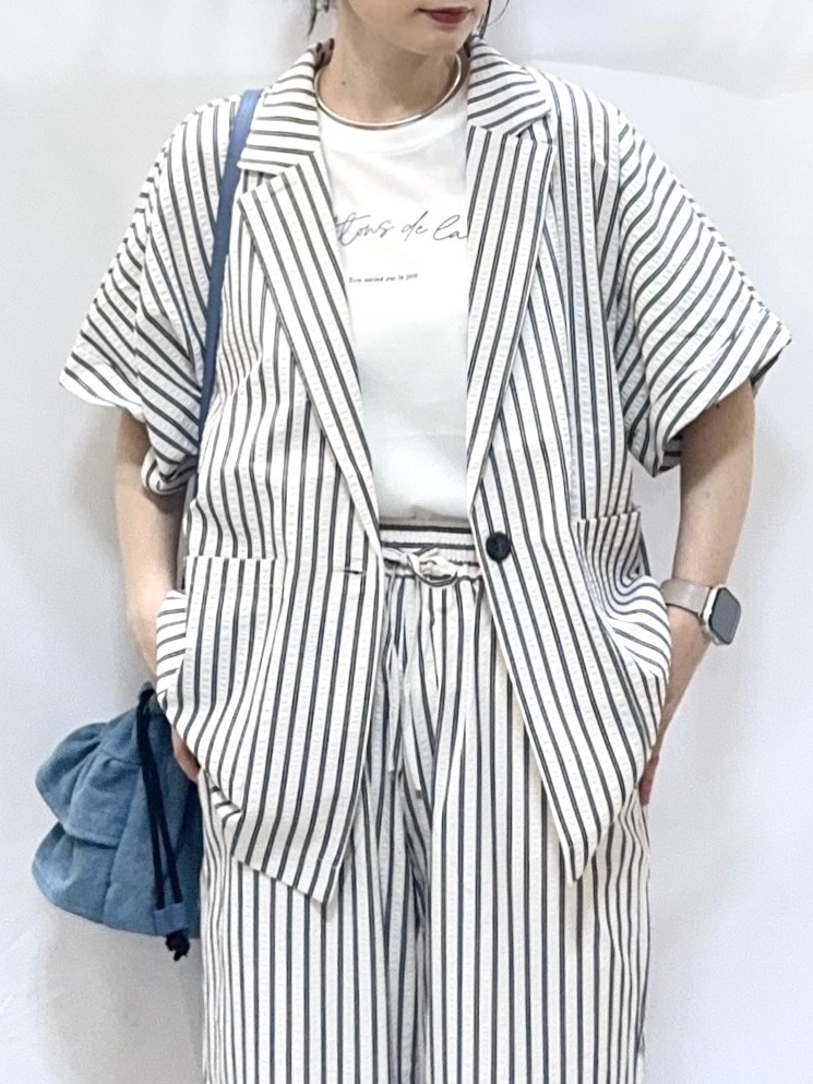 𝐇𝐢𝐫𝐨𝐦𝐢さんの「SHOO･LA･RUE｜【S-LL/吸水速乾/セットアップ可】羽織るだけで主役になる サッカーストライプシャツジャケット」を使ったコーディネート
