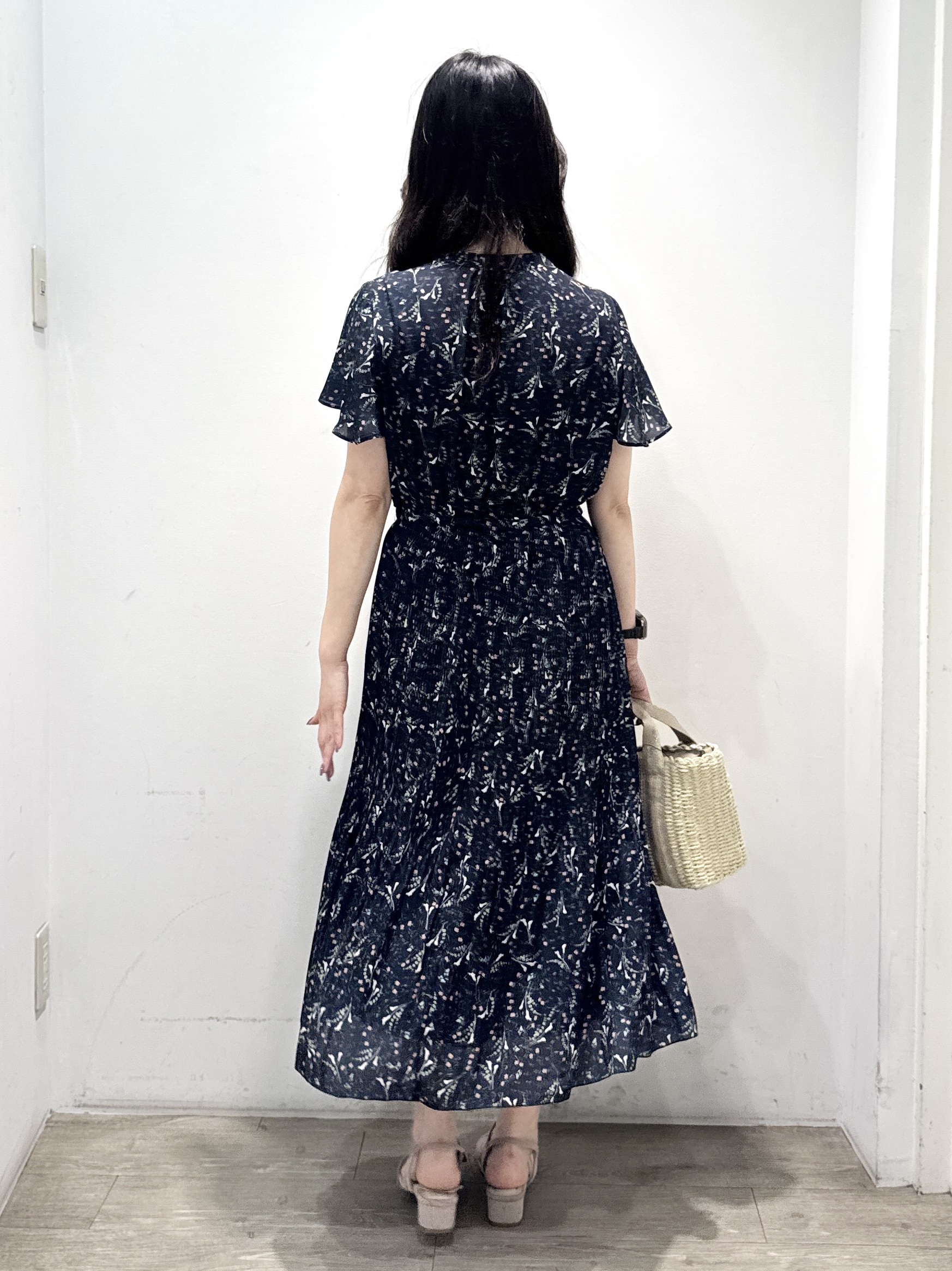yuicciさんの「OPAQUE.CLIP｜◆【日比谷花壇コラボ】ラッフルタイプリーツワンピース【防シワ/洗濯機OK】」を使ったコーディネート