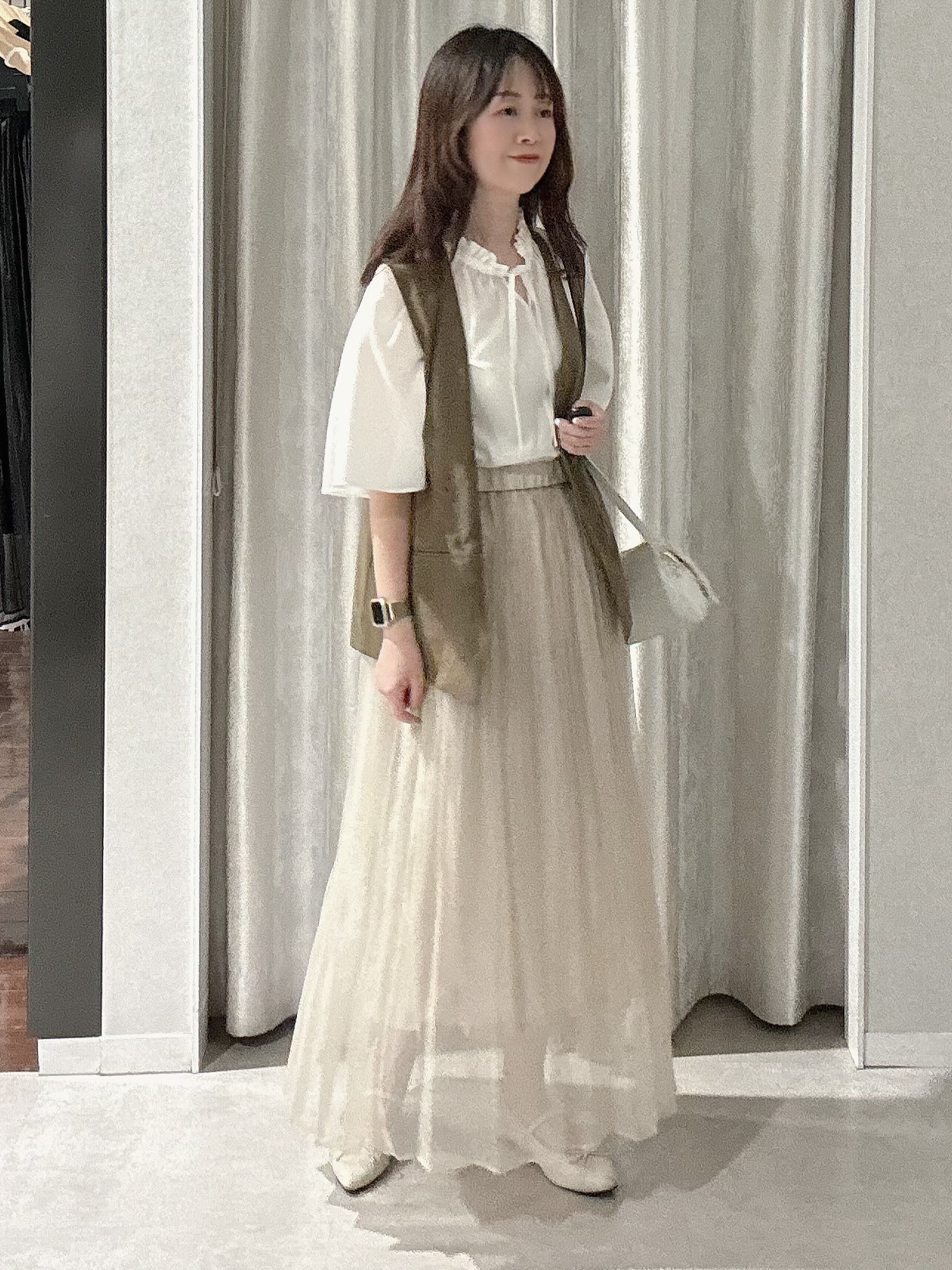 makiさんの「UNTITLED｜◆【セットアップ可/接触冷感/通気性】ドライシアーVネックジレ」を使ったコーディネート