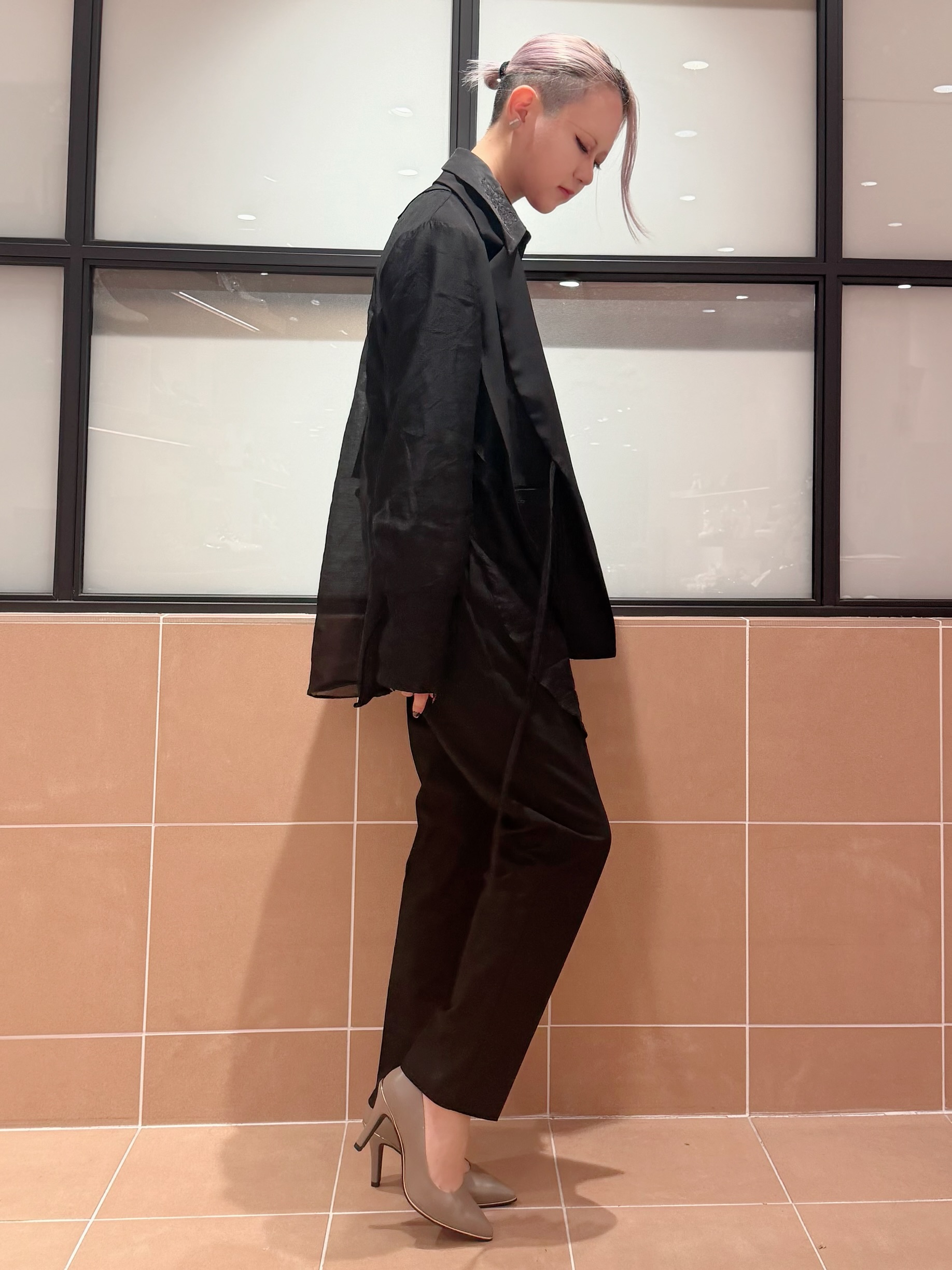 MIGIさんの「ESPERANZA｜【レイン対応/12時間パンプス】約8.5cm　歩きやすくて疲れにくい」を使ったコーディネート
