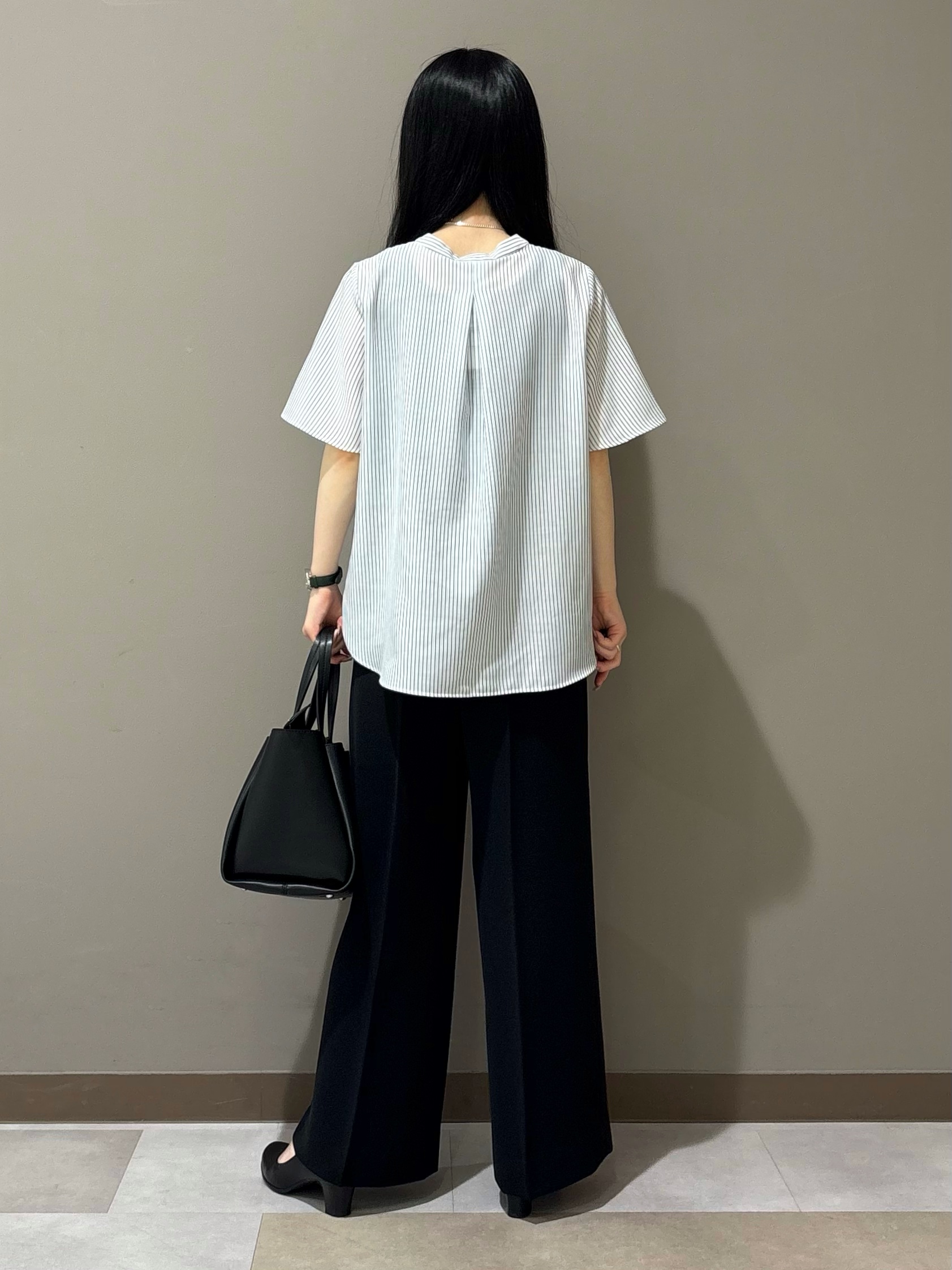 KEIKOさんの「INDIVI｜【接触冷感/洗える】シアーシャンブレーピンタックブラウス」を使ったコーディネート