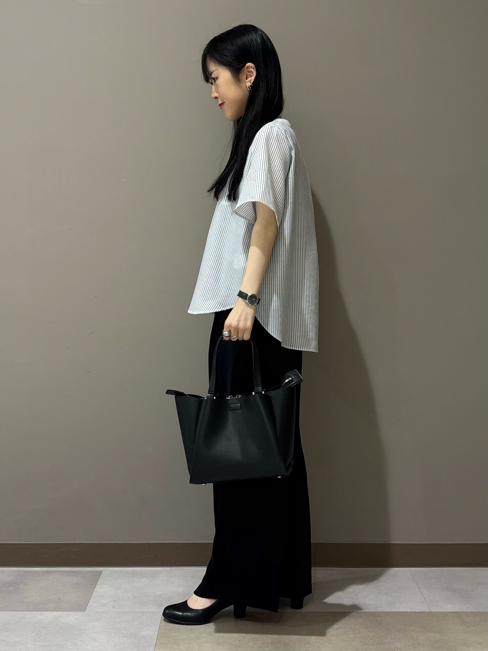 KEIKOさんの「INDIVI｜【接触冷感/洗える】シアーシャンブレーピンタックブラウス」を使ったコーディネート